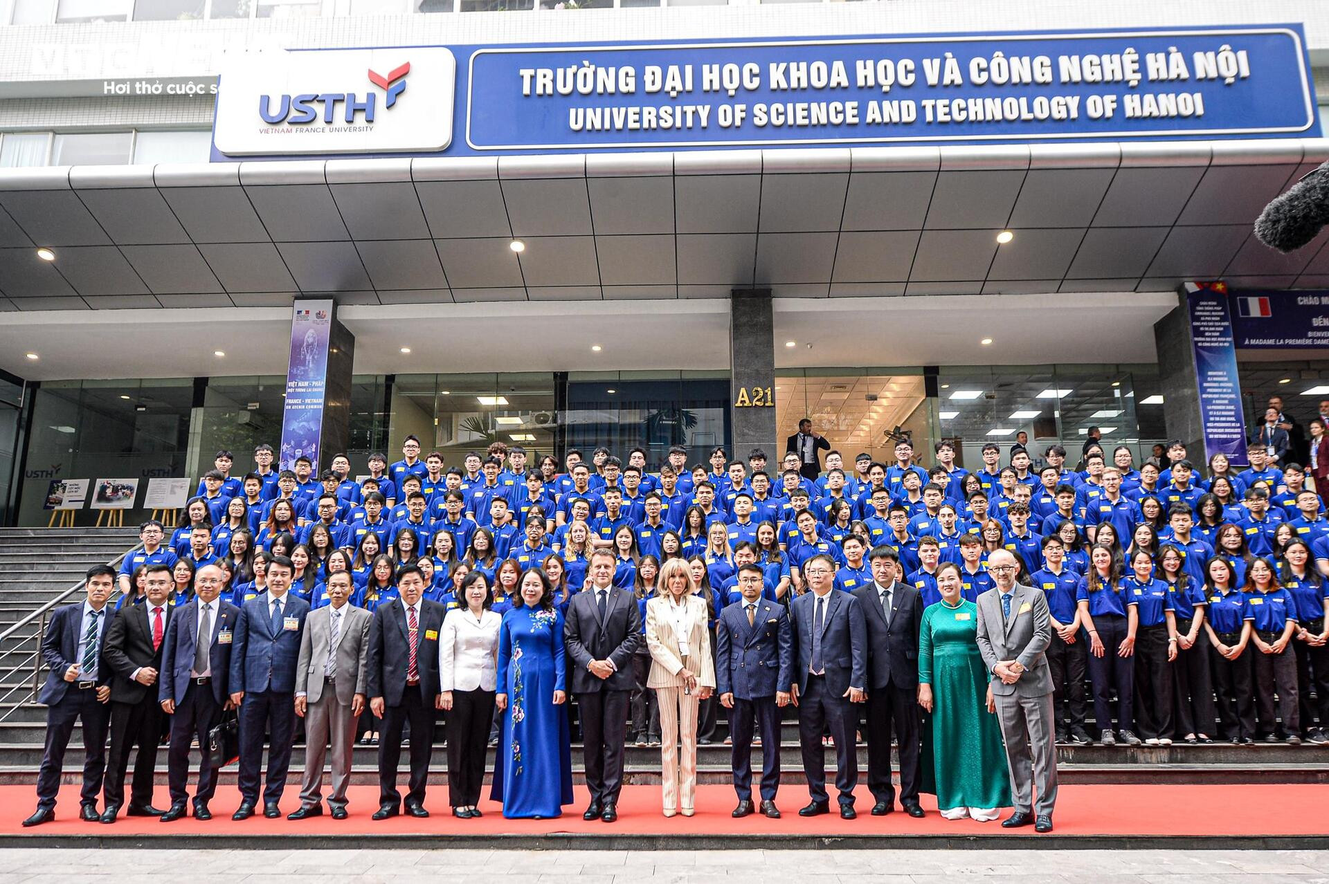 Tổng thống Pháp thăm Trường Đại học Khoa học và Công nghệ Hà Nội - 8