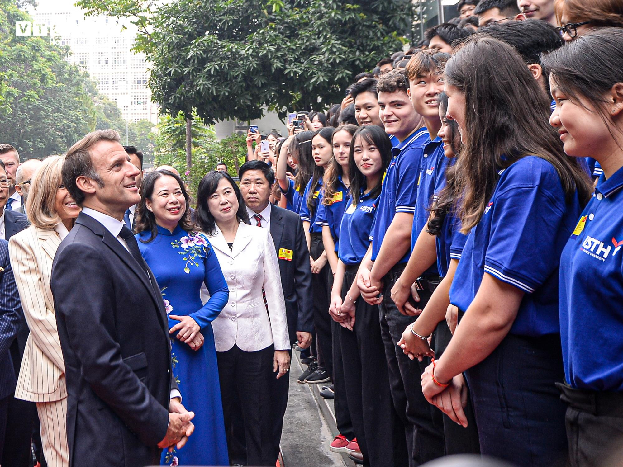 Tổng thống Pháp thăm Trường Đại học Khoa học và Công nghệ Hà Nội - 6