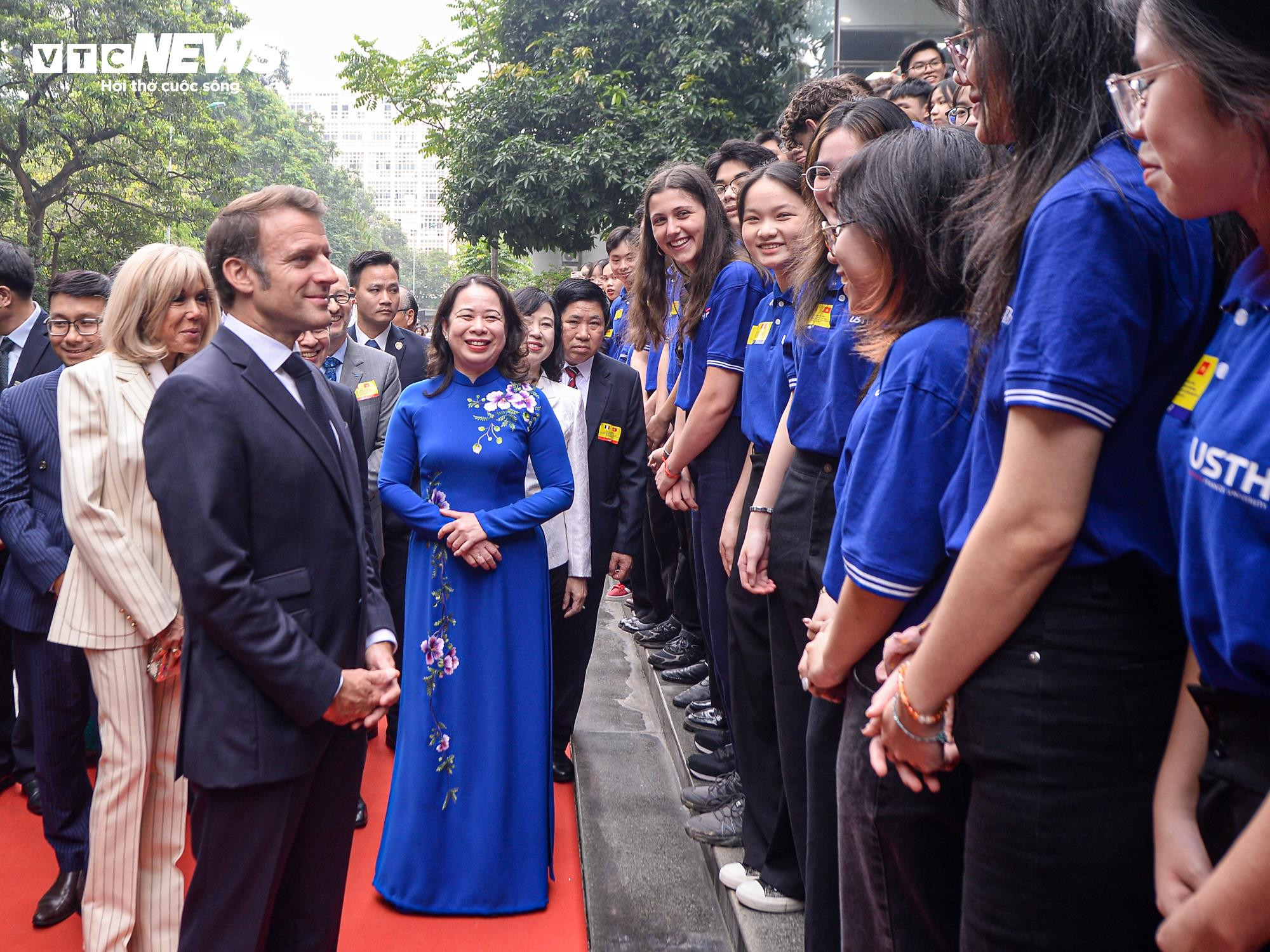 Tổng thống Pháp thăm Trường Đại học Khoa học và Công nghệ Hà Nội - 7