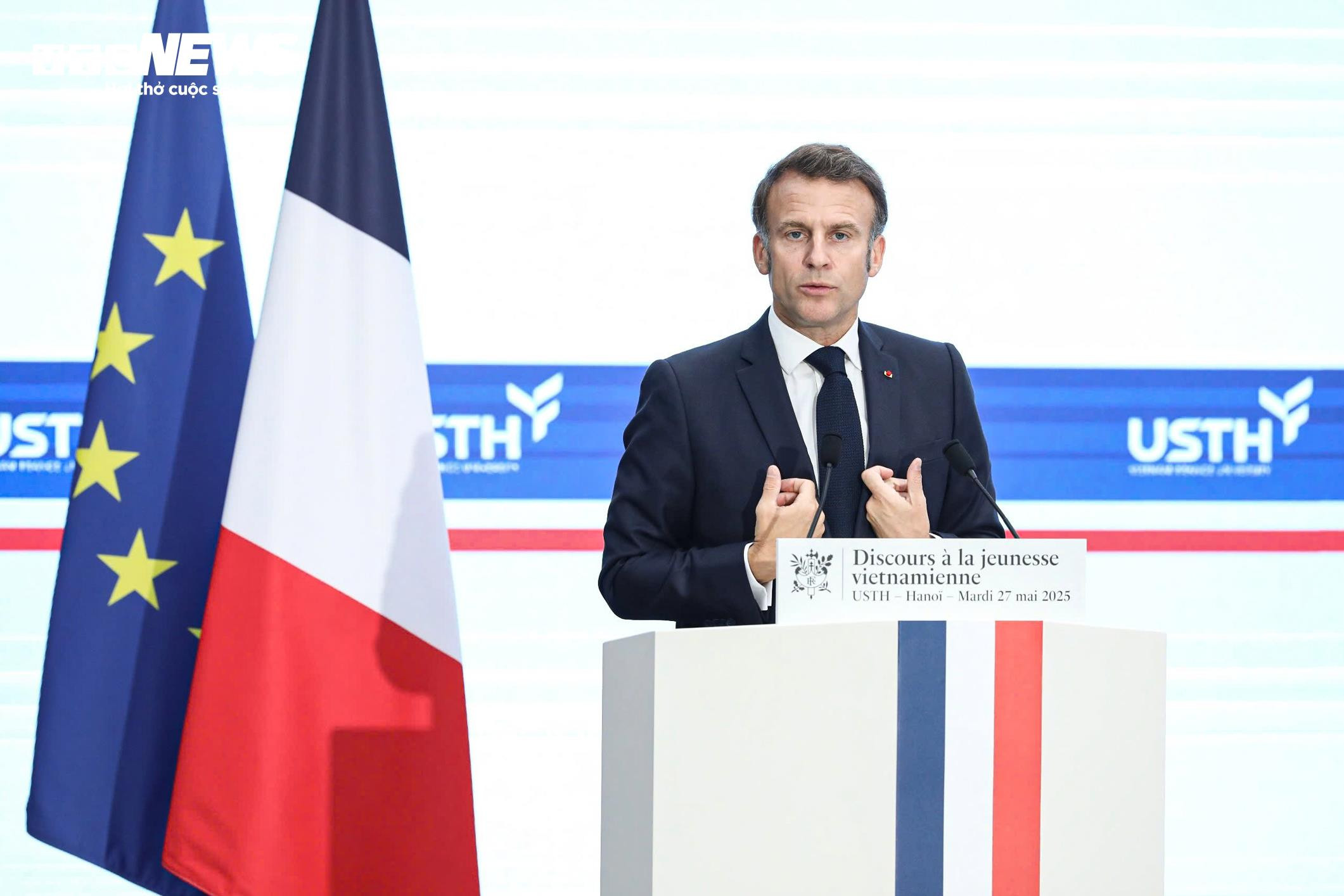 Tổng thống Pháp thăm Trường Đại học Khoa học và Công nghệ Hà Nội - 11