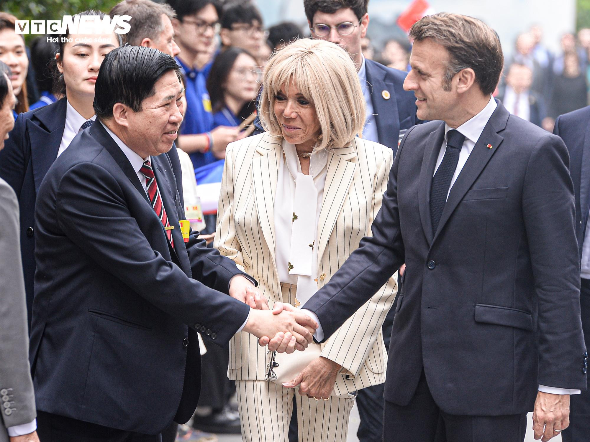 Tổng thống Pháp thăm Trường Đại học Khoa học và Công nghệ Hà Nội - 4