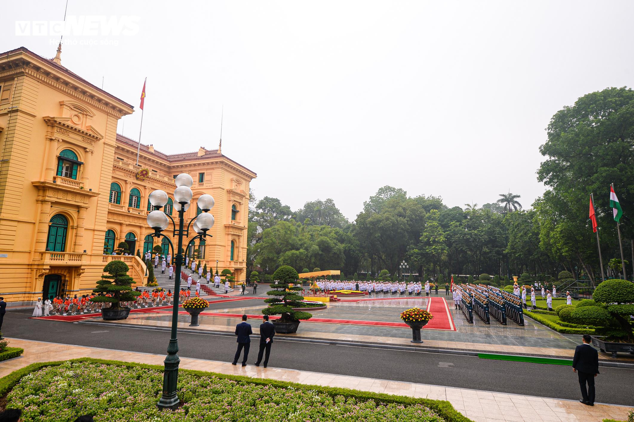 Chủ tịch nước Lương Cường chủ trì lễ đón Tổng thống Hungary Sulyok Tamás - 1