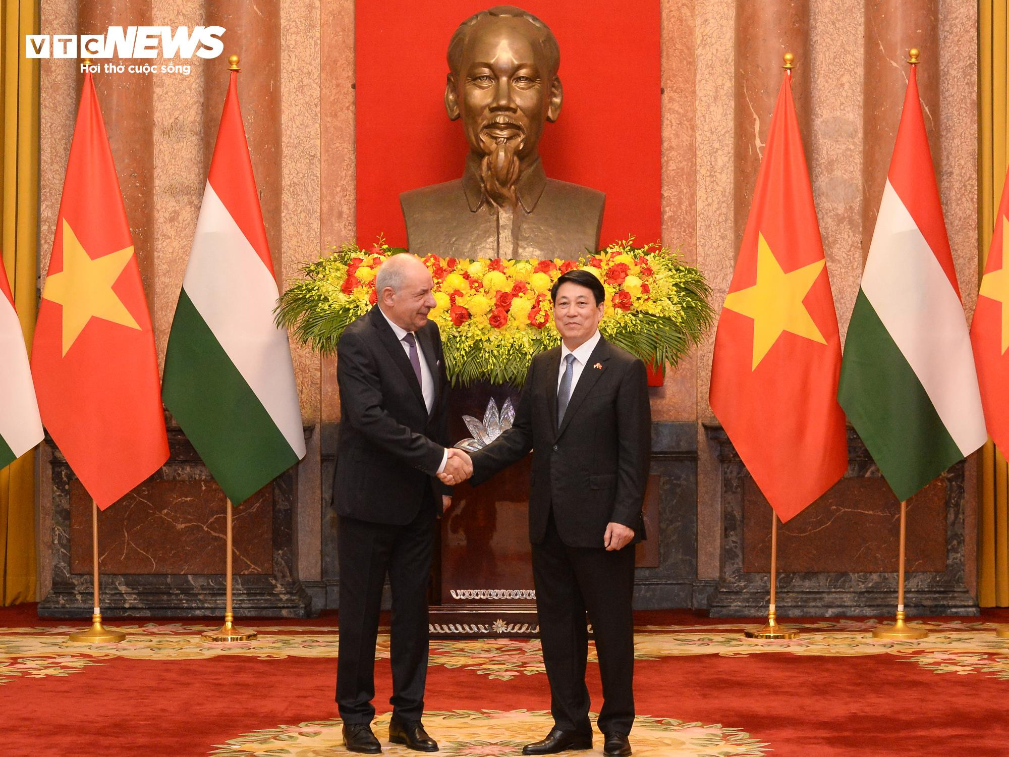 Chủ tịch nước Lương Cường chủ trì lễ đón Tổng thống Hungary Sulyok Tamás - 9