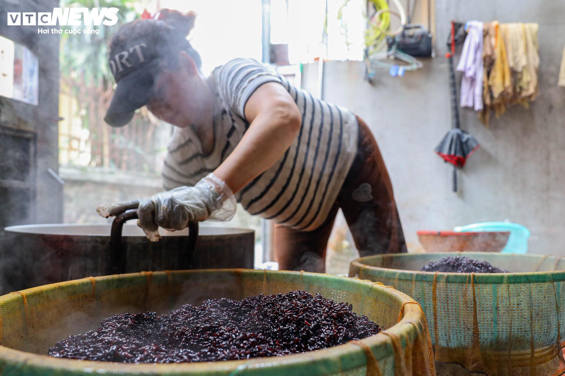 Tết Đoan ngọ cận kề, làng rượu nếp tất bật xuyên đêm - 6