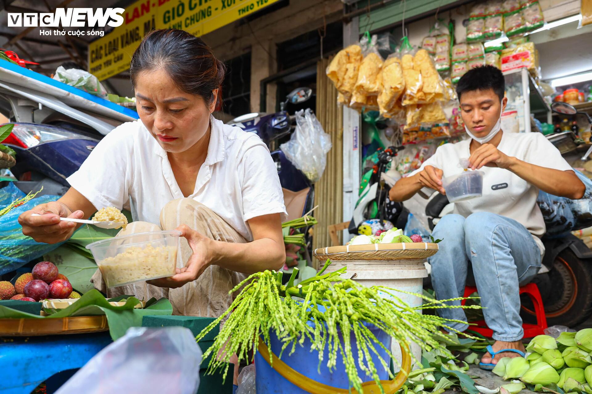 Bán cả trăm mâm cúng ngũ sắc trong ngày Tết Đoan ngọ - 7
