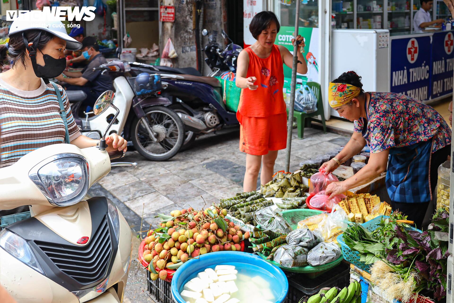 Bán cả trăm mâm cúng ngũ sắc trong ngày Tết Đoan ngọ - 14