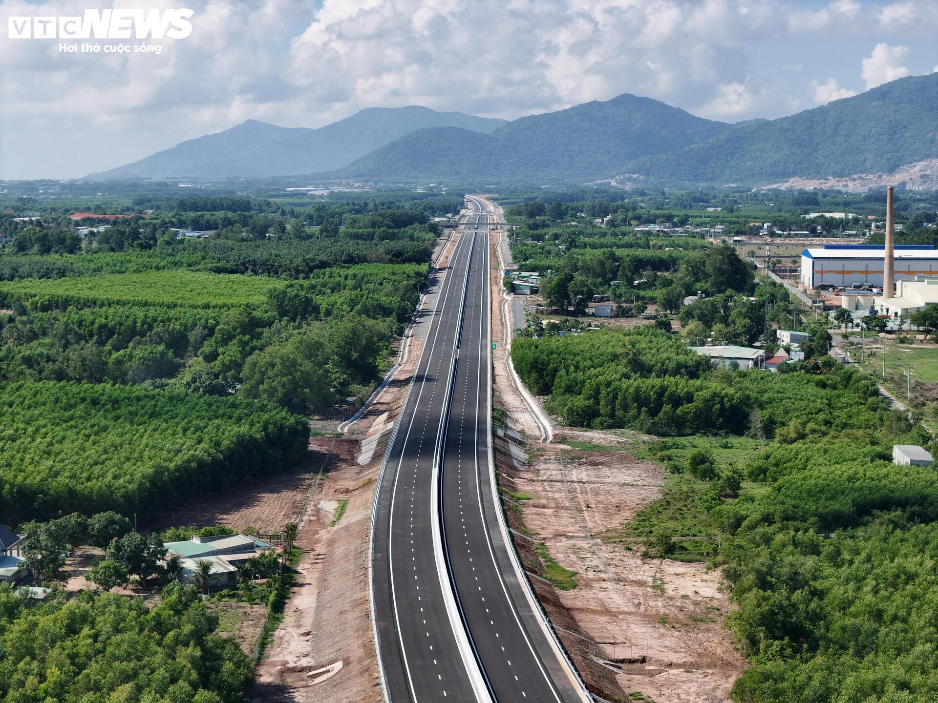 Toàn cảnh cao tốc Biên Hòa - Vũng Tàu đoạn qua Đồng Nai sau gần 2 năm thi công - 16