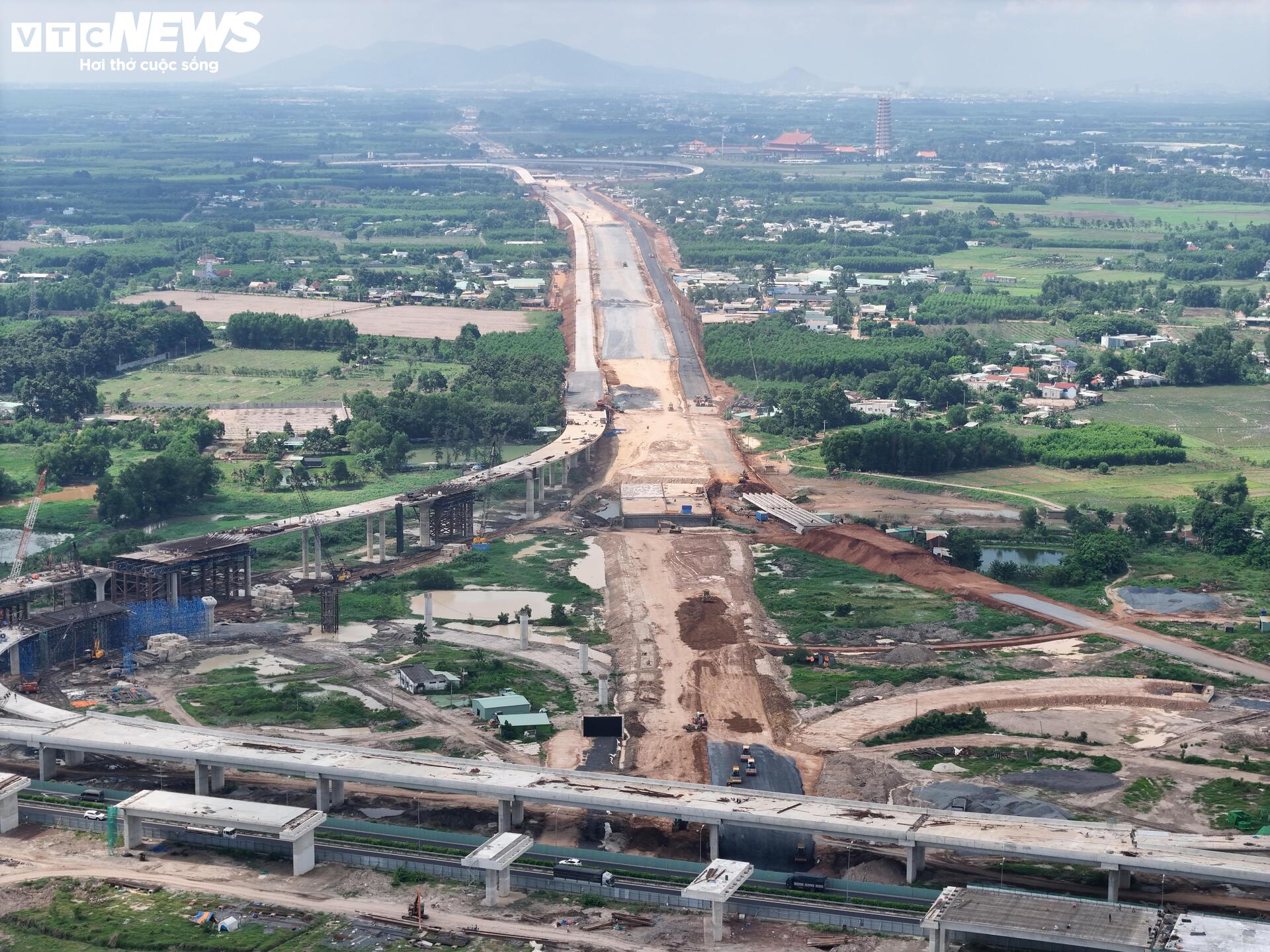 Toàn cảnh cao tốc Biên Hòa - Vũng Tàu đoạn qua Đồng Nai sau gần 2 năm thi công - 13
