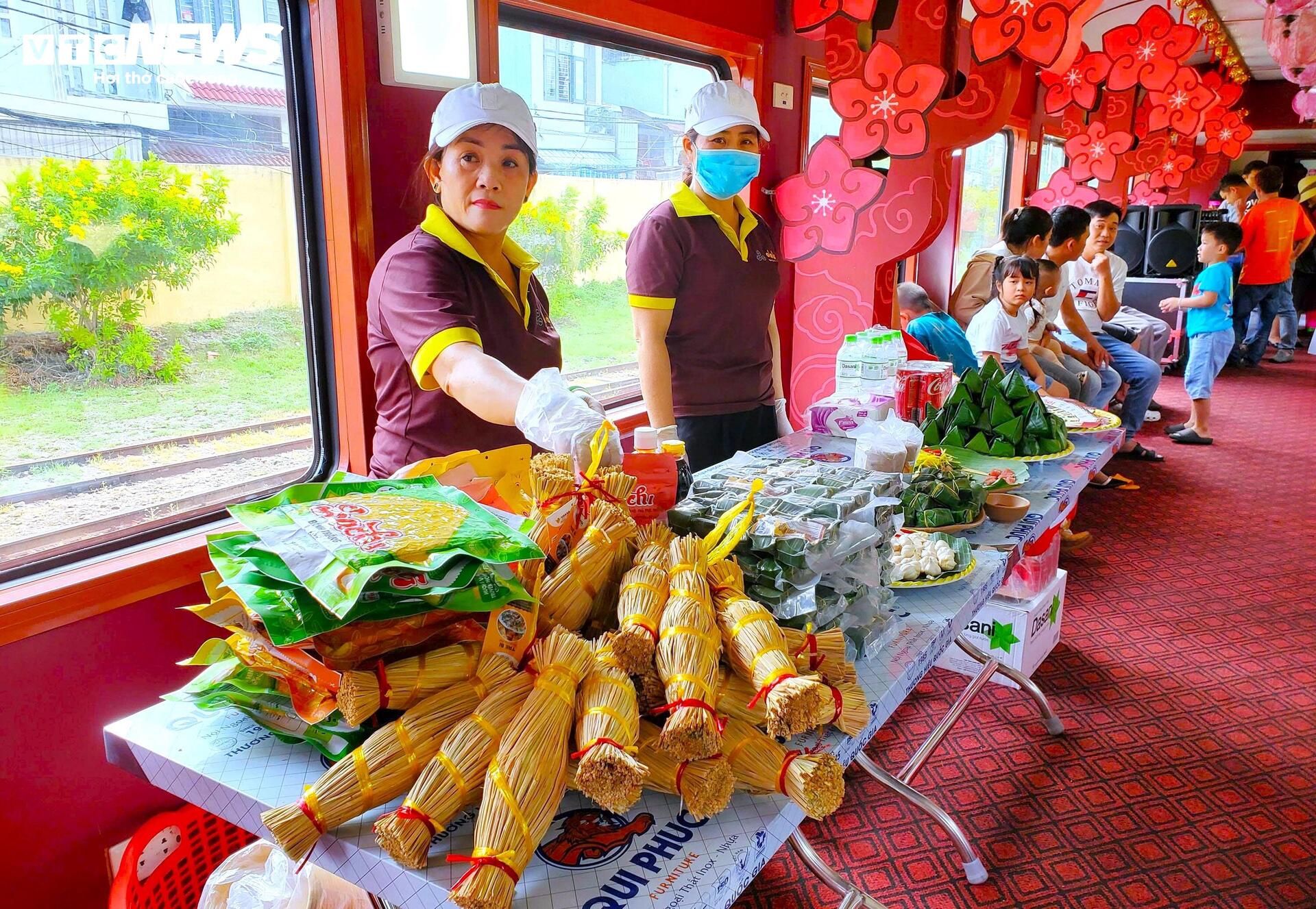តើ​កប៉ាល់​ទេសចរណ៍​«​វិល​មក​កាន់​ទឹកដី​សិល្បៈ​ក្បាច់​គុន​»​នៅ​ប៊ិញ​ឌិញ​មាន​អ្វី​គួរ​ឲ្យ​ចាប់​អារម្មណ៍? - ៨