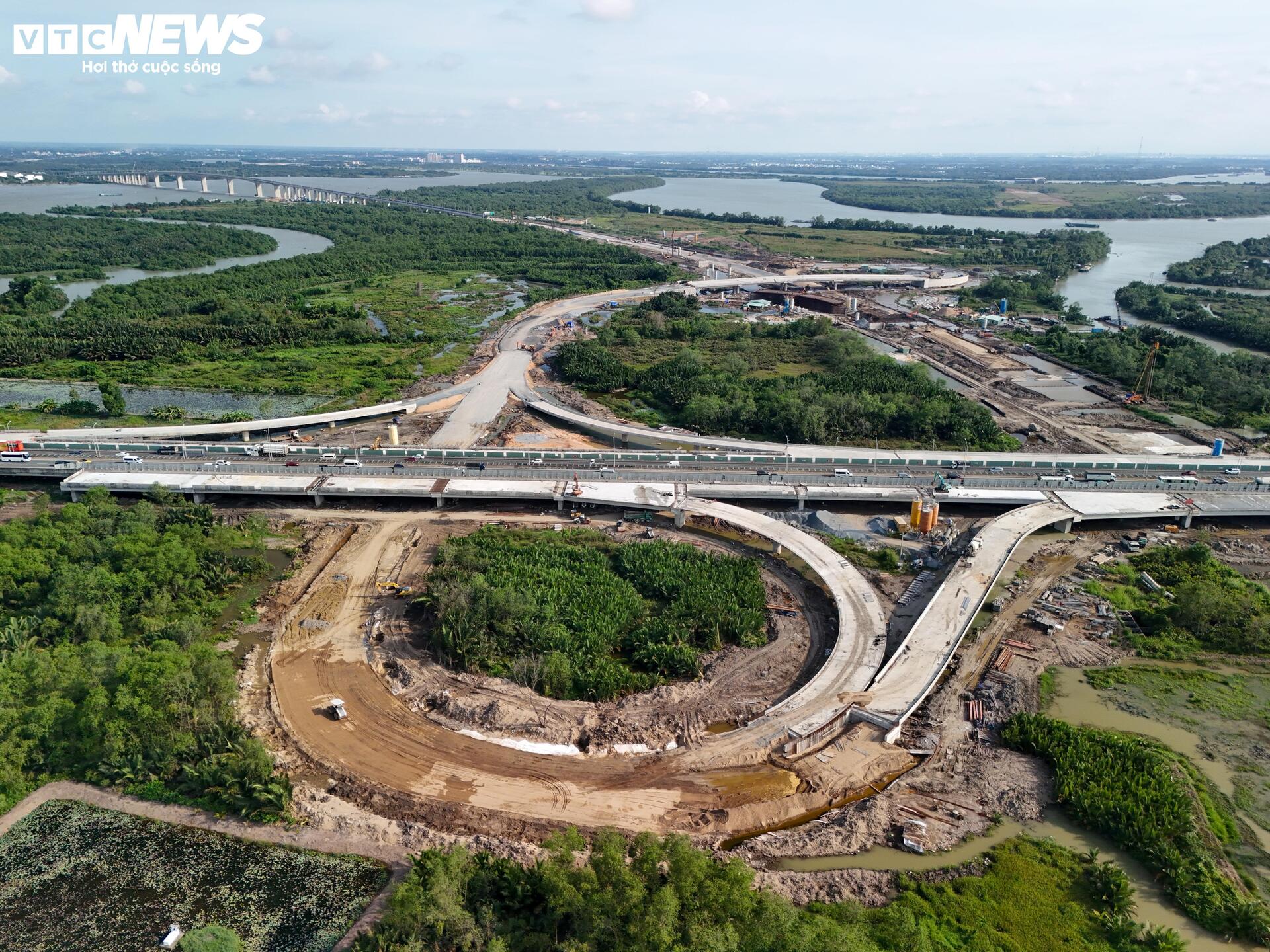Toàn cảnh gần 14 km đường Vành đai 3 qua Thủ Đức tăng tốc về đích - 2