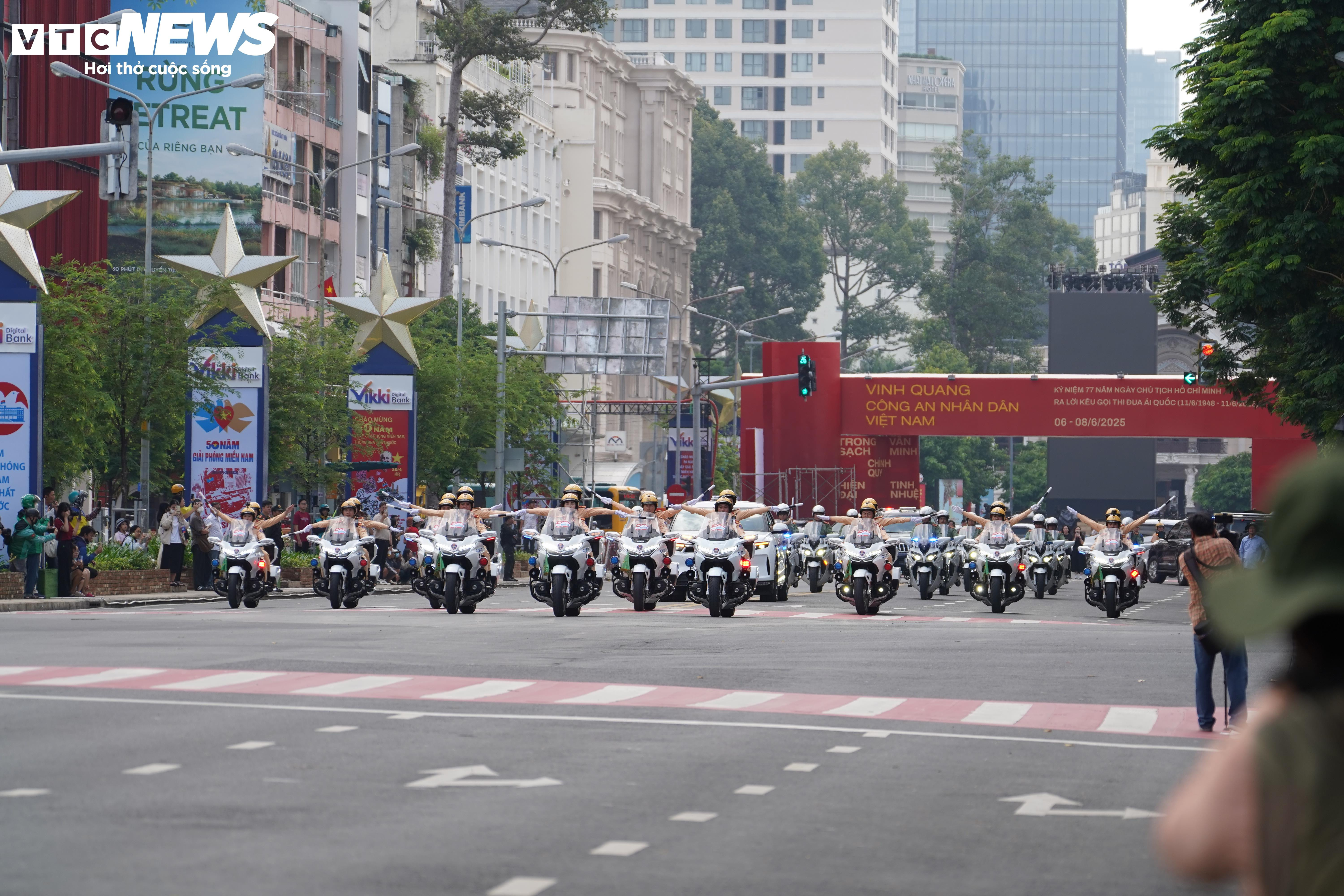 Xem diễn tập tình huống bảo vệ nguyên thủ - 1