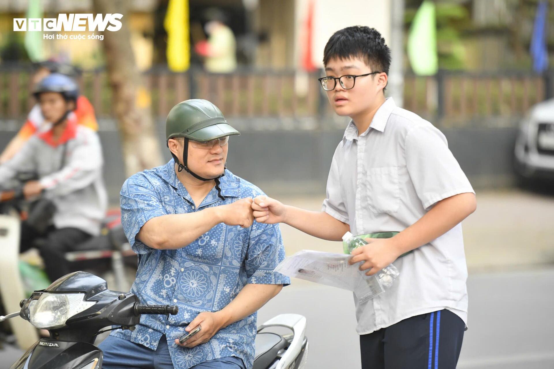 1.400 ngày đồng hành ôn luyện, ba mẹ mong con thi cử nhẹ nhàng, không áp lực - 6