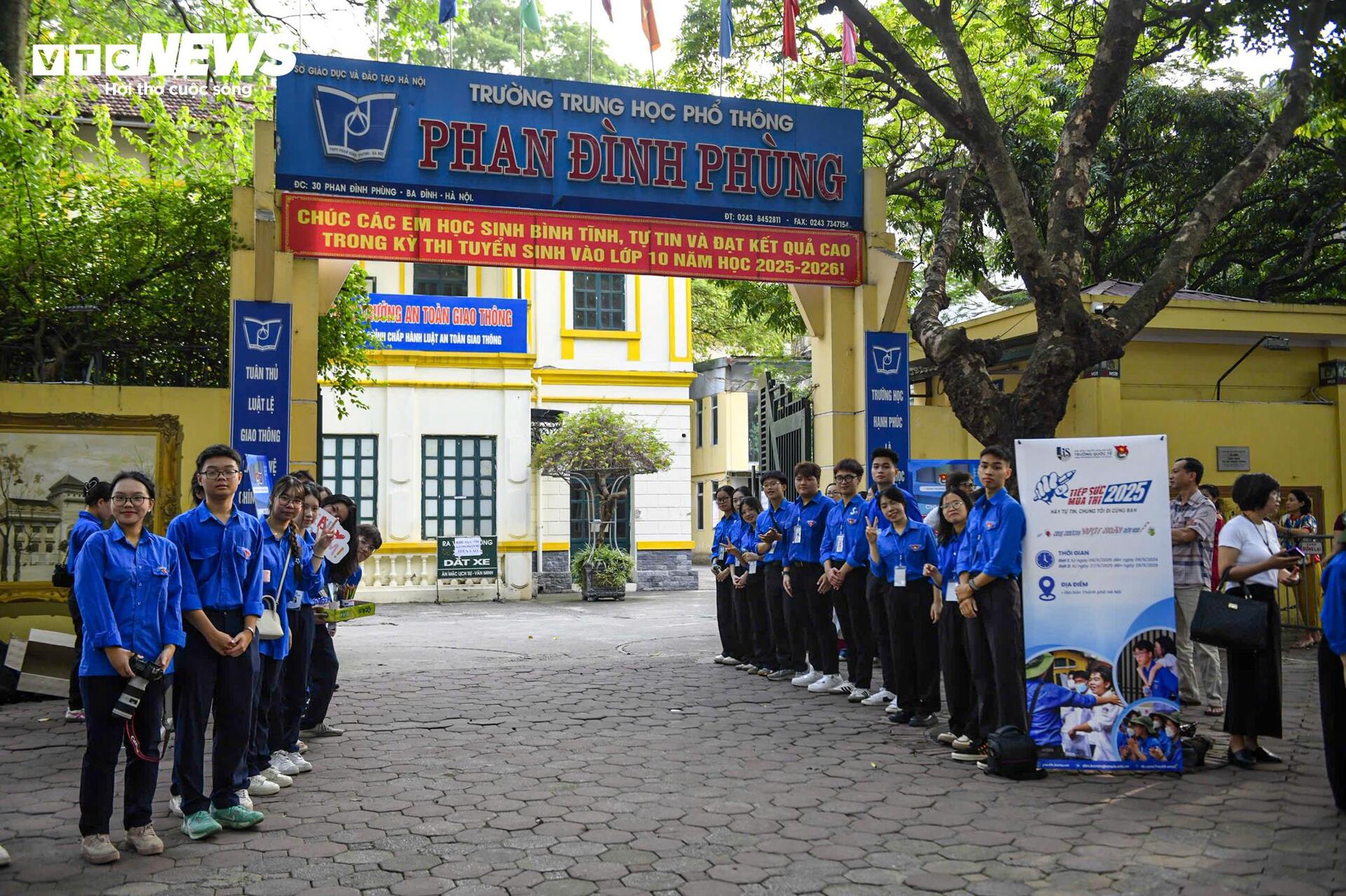 1.400 ngày đồng hành ôn luyện, ba mẹ mong con thi cử nhẹ nhàng, không áp lực - 1
