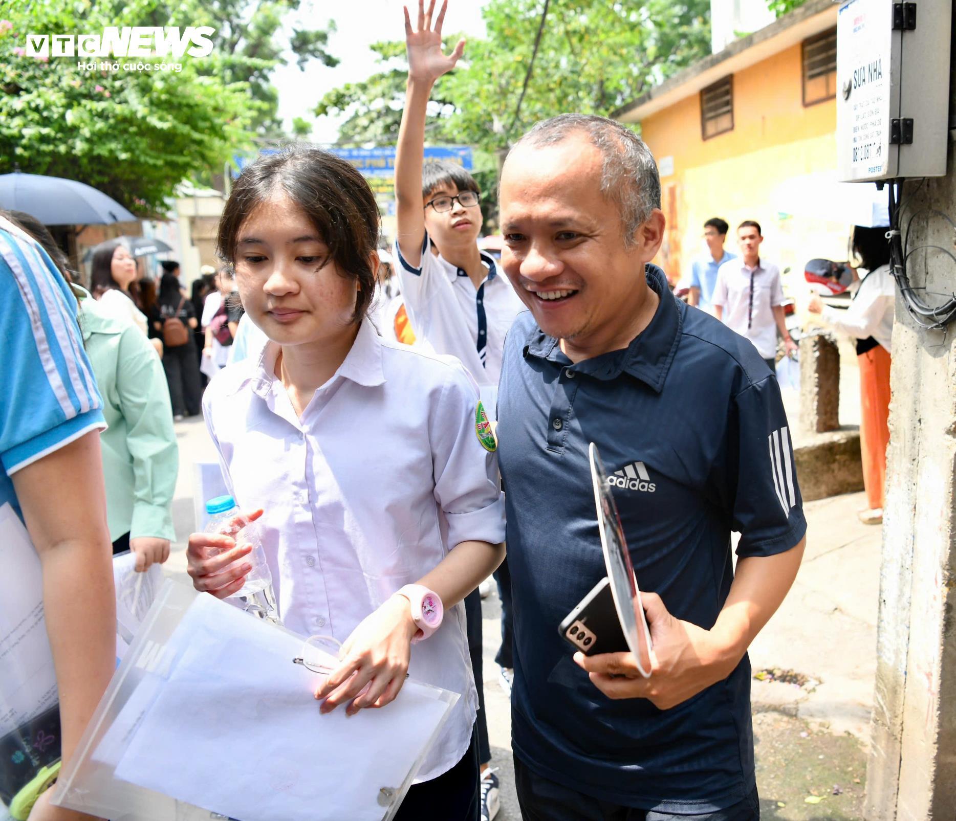 'បុកសញ្ញាសម្គាល់' បេក្ខជនសរសេរ 8 ទំព័រជាប់គ្នា កាន់ 8 ពិន្ទុក្នុងដៃ - 15