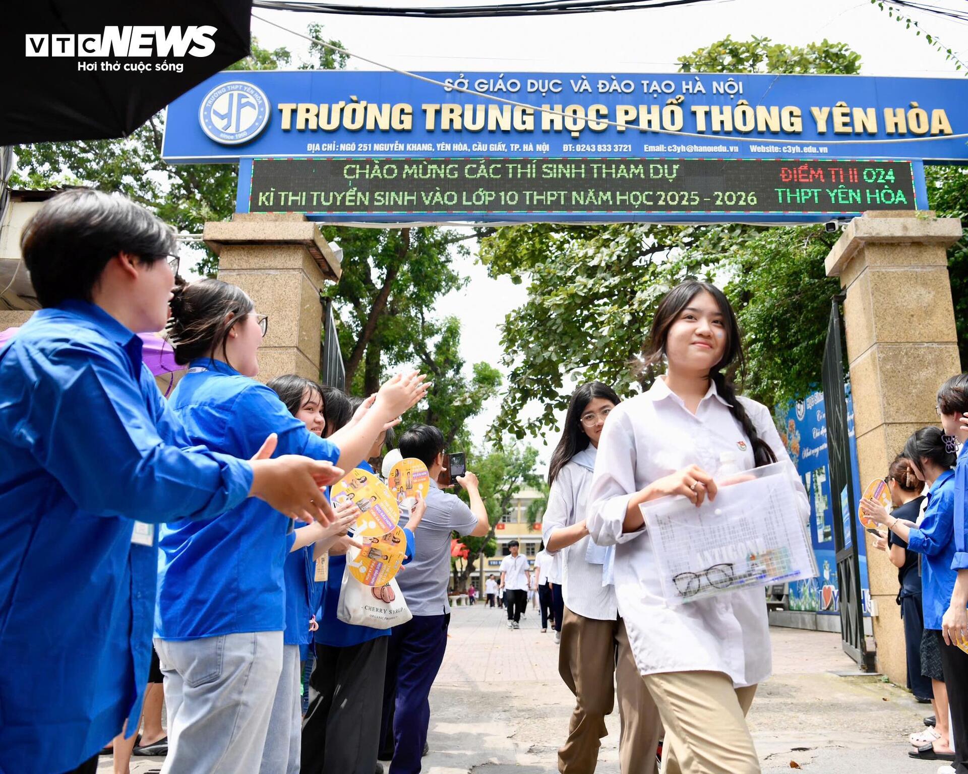 'បុកសញ្ញាសម្គាល់' បេក្ខជនសរសេរ 8 ទំព័រជាប់គ្នា កាន់ 8 ពិន្ទុក្នុងដៃ - 12