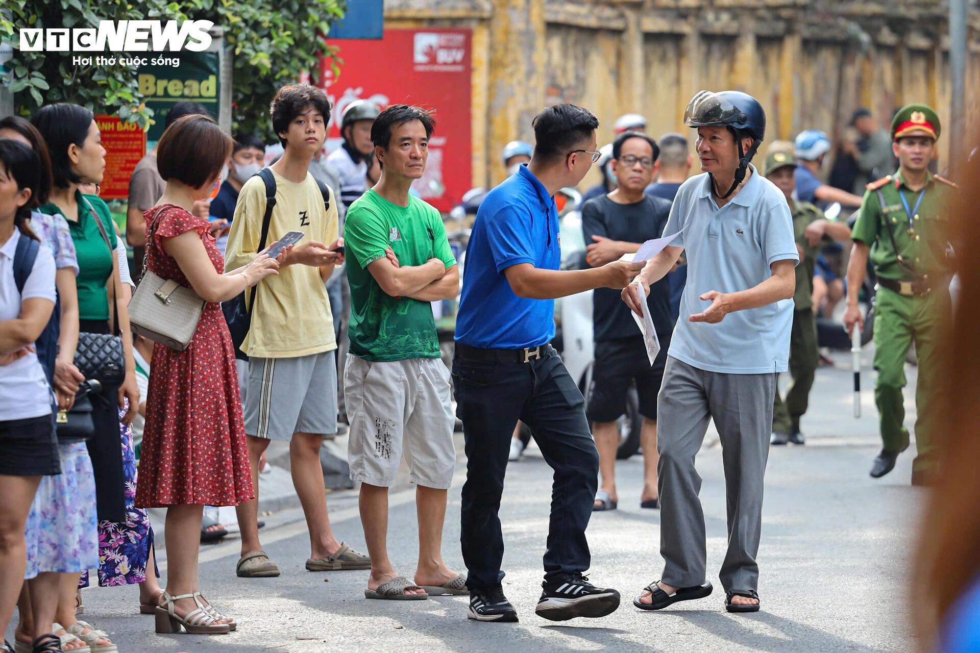 1.400 ngày đồng hành ôn luyện, ba mẹ mong con thi cử nhẹ nhàng, không áp lực - 15