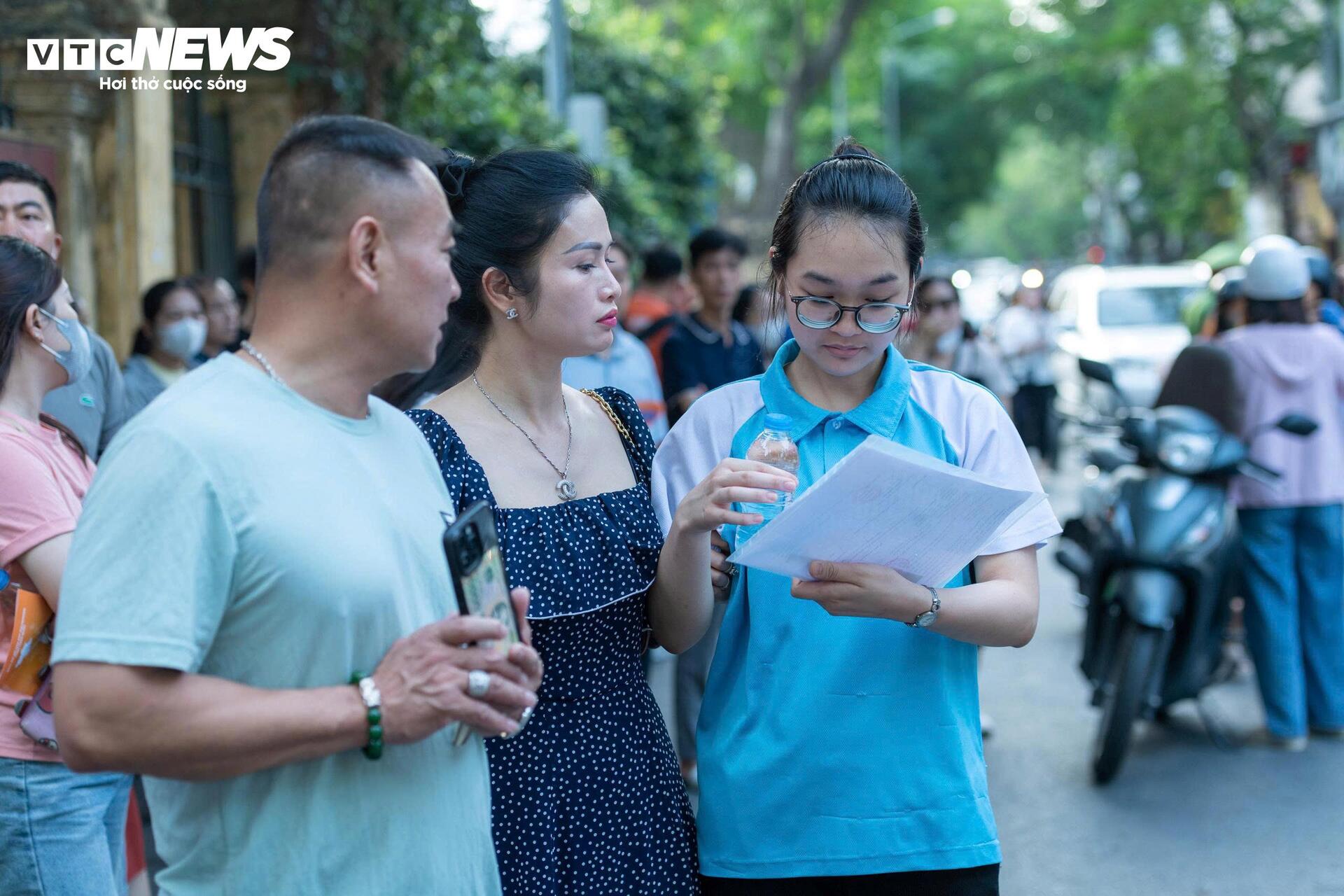 1.400 ngày đồng hành ôn luyện, ba mẹ mong con thi cử nhẹ nhàng, không áp lực - 10