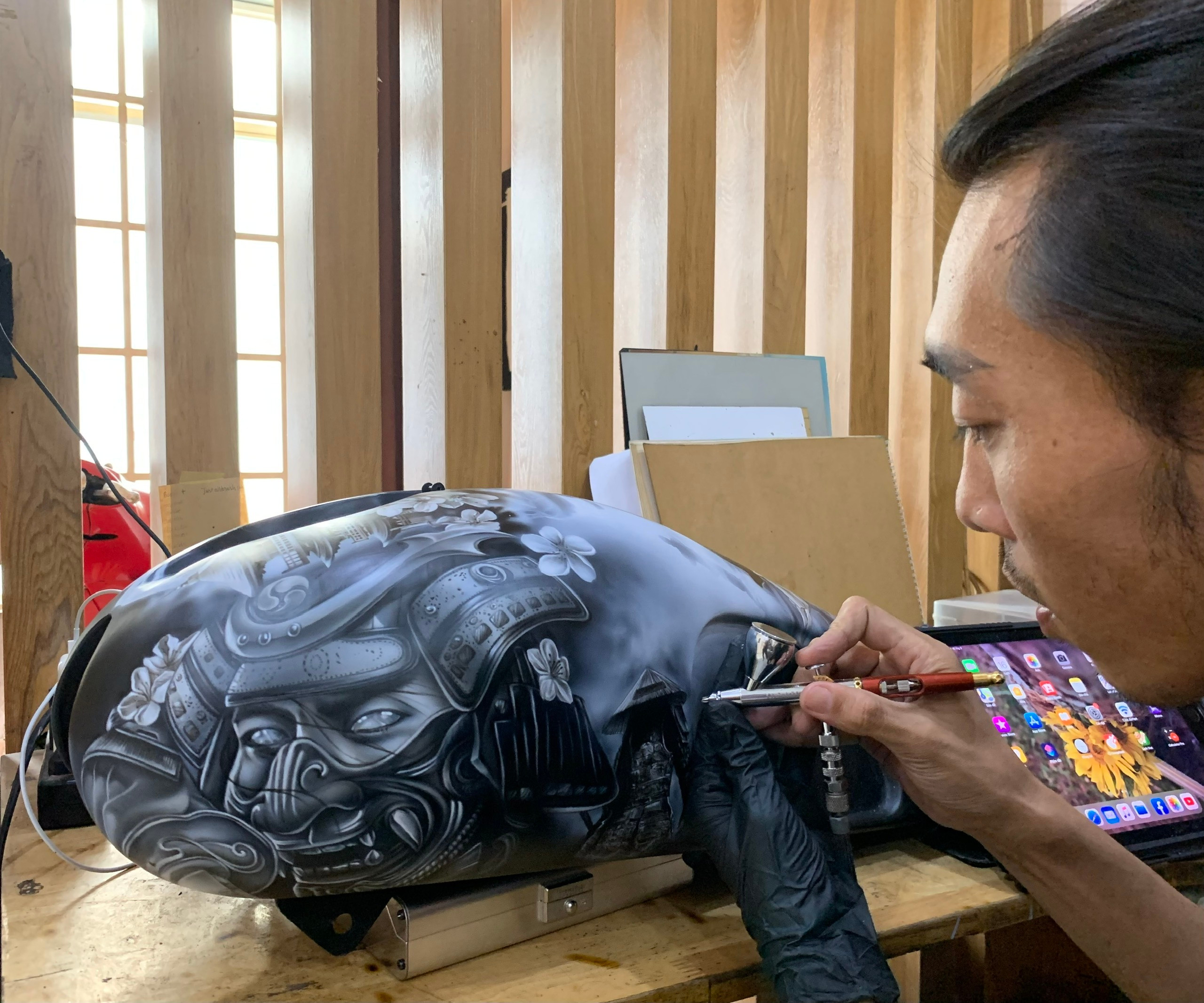 'Phù thuỷ' airbrush và hành trình vẽ giấc mơ bằng áp lực khí - 1