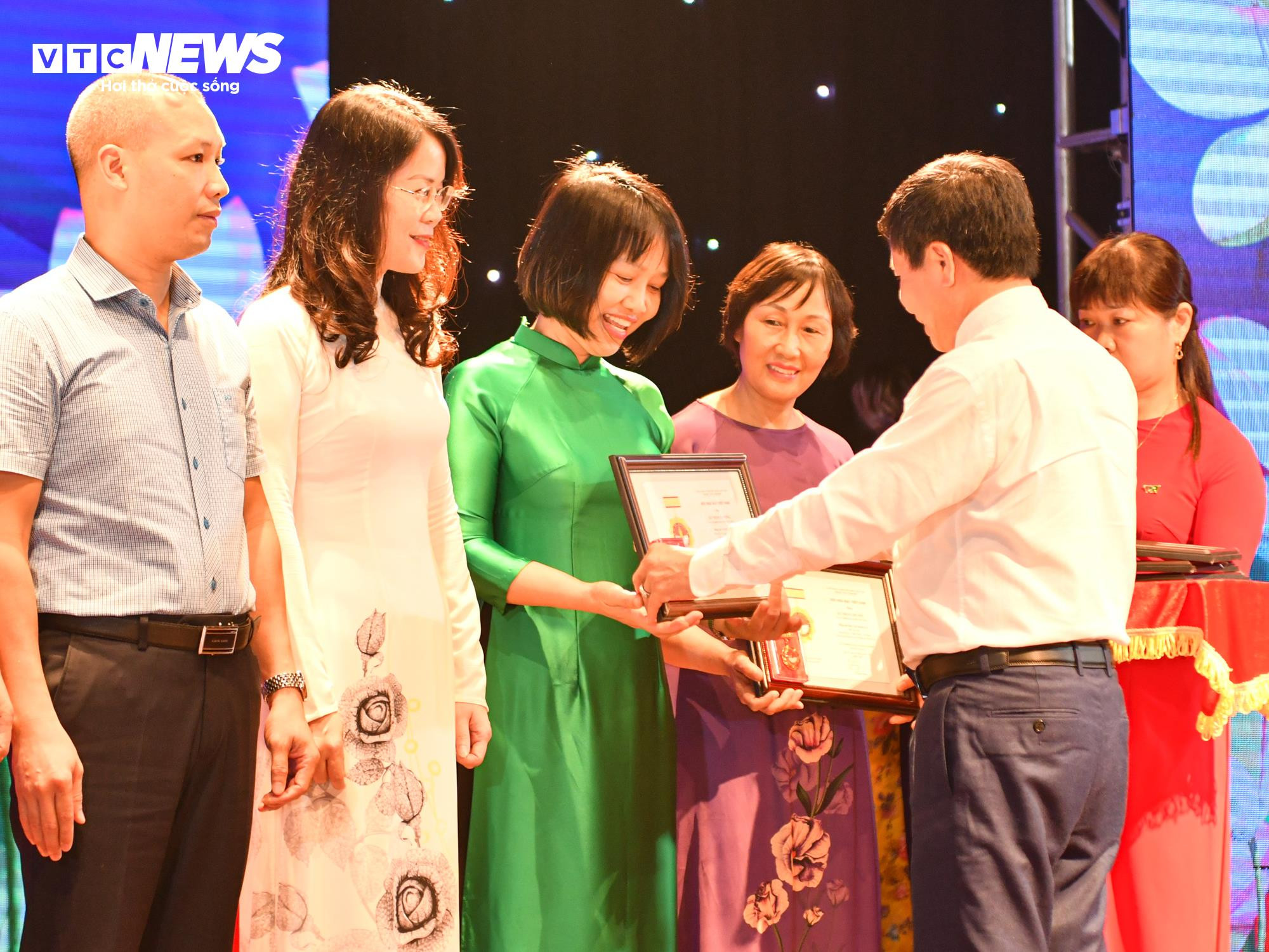 VOV tri ân các thế hệ nhà báo kỷ niệm 100 năm Ngày Báo chí Cách mạng Việt Nam - 10