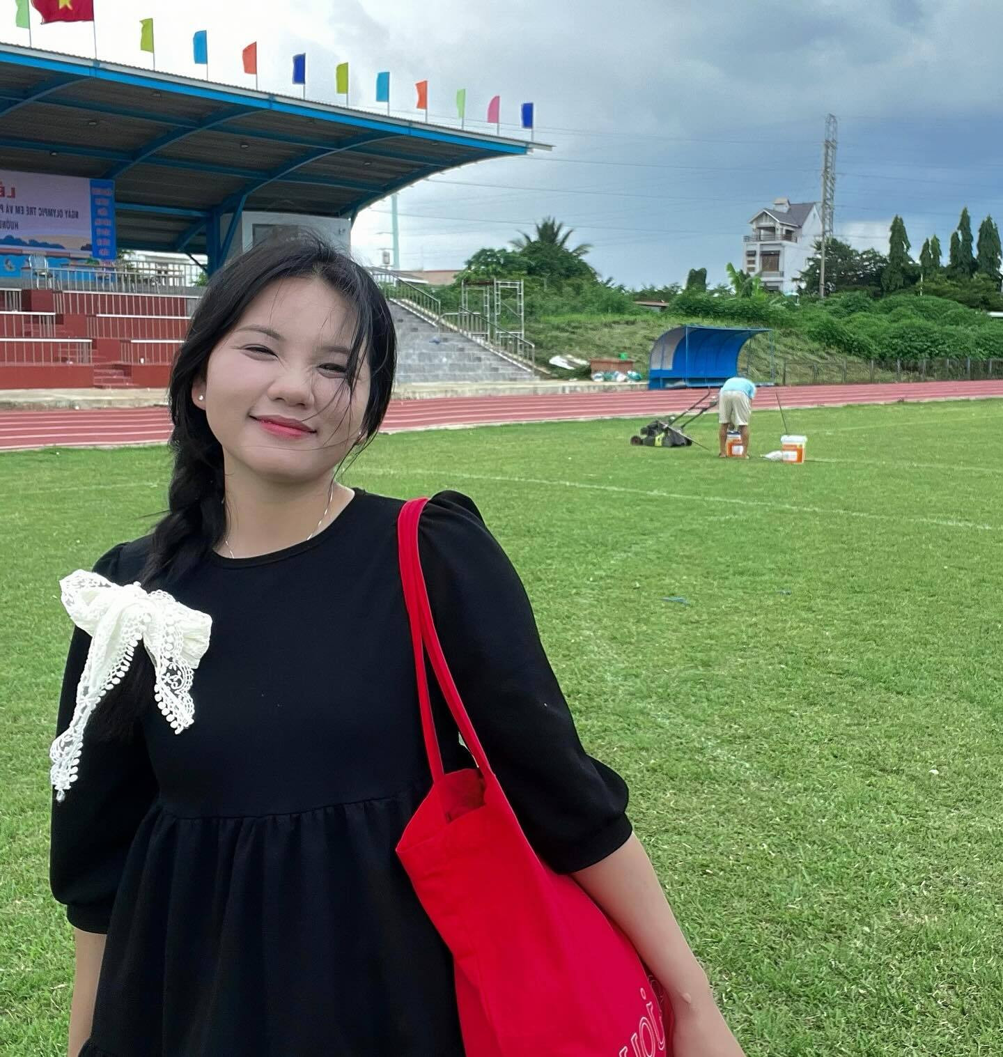 Mỹ nhân gen Z hút triệu view với cảnh vác tải cám phăng phăng nuôi 200 con lợn - 14