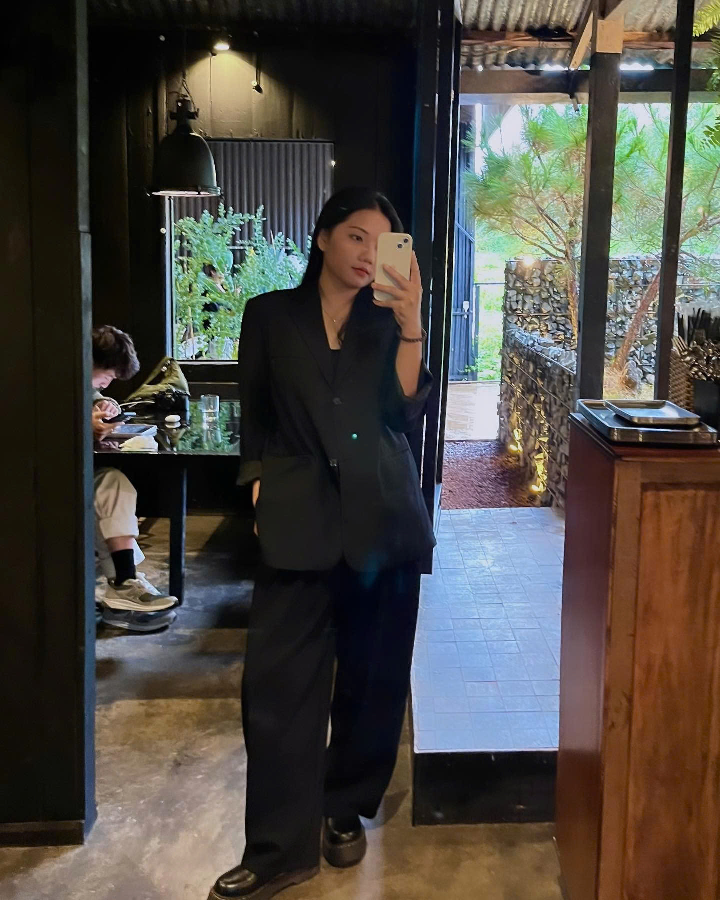 Mỹ nhân gen Z hút triệu view với cảnh vác tải cám phăng phăng nuôi 200 con lợn - 12