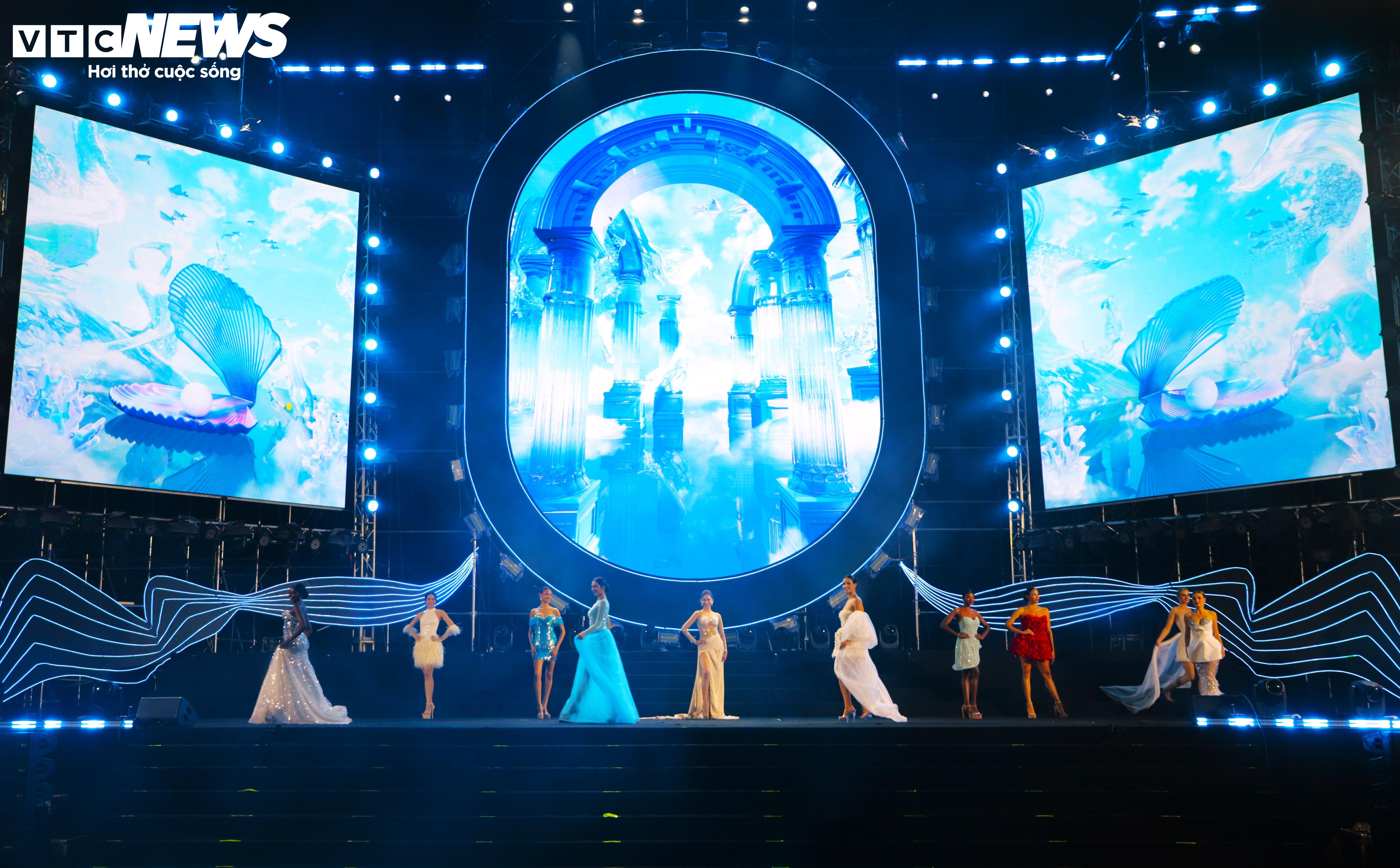 Bùng nổ sắc màu đêm khai mạc Lễ hội Du lịch hè Bình Định 2025 - 7