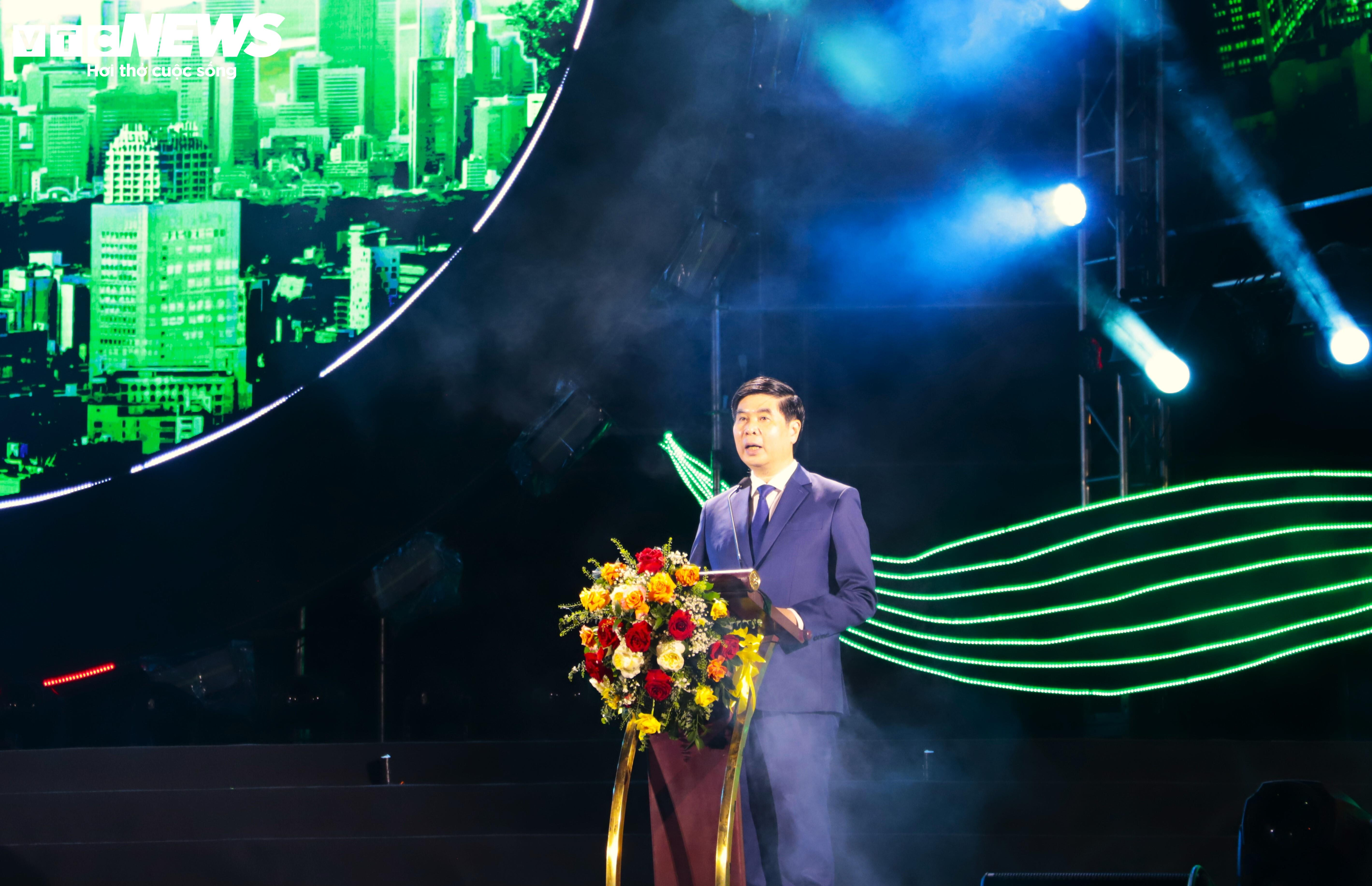 Bùng nổ sắc màu đêm khai mạc Lễ hội Du lịch hè Bình Định 2025 - 8