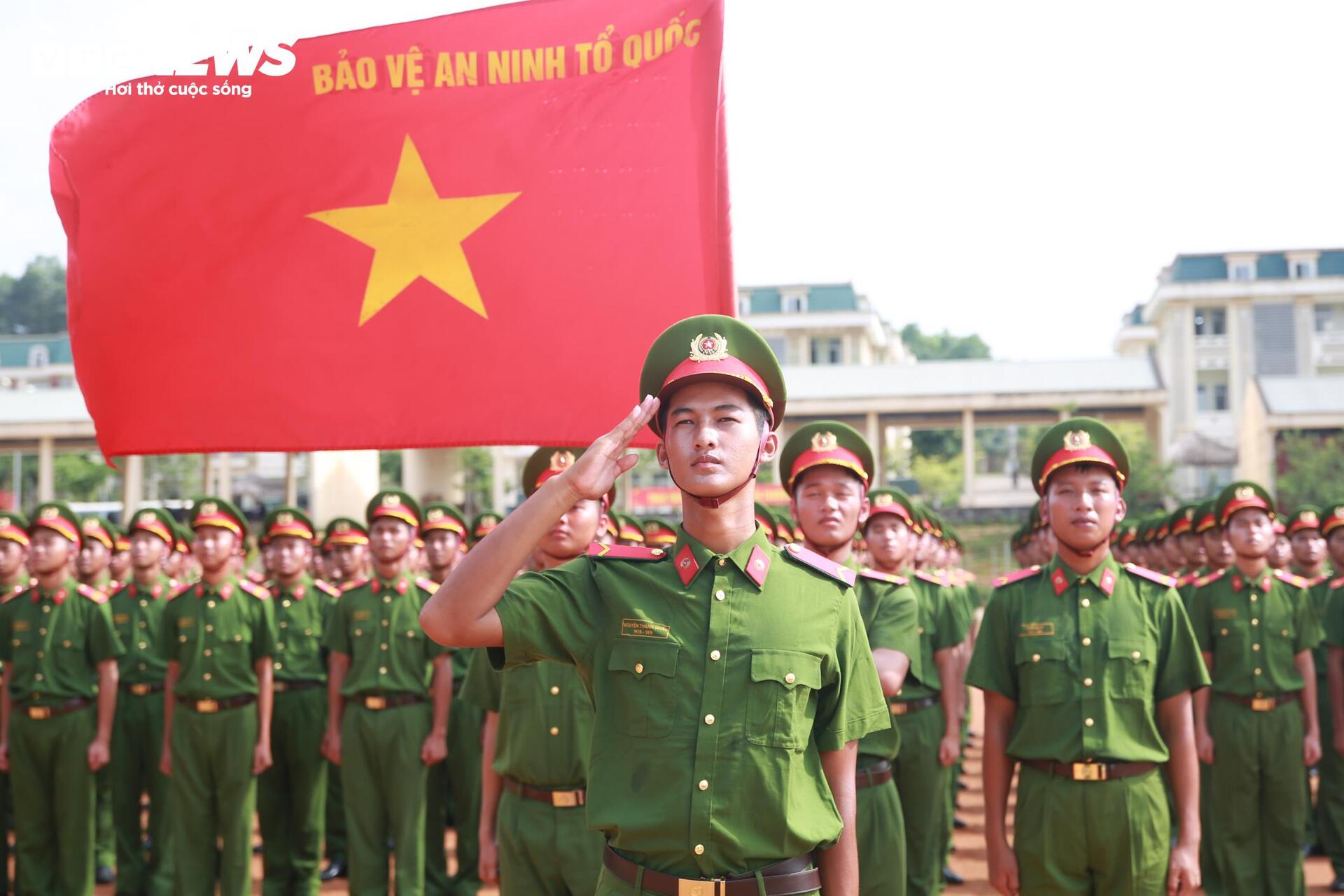 Chiến sĩ luyện tập dưới nắng lửa, chuẩn bị diễu binh Quốc khánh 2/9 - 2