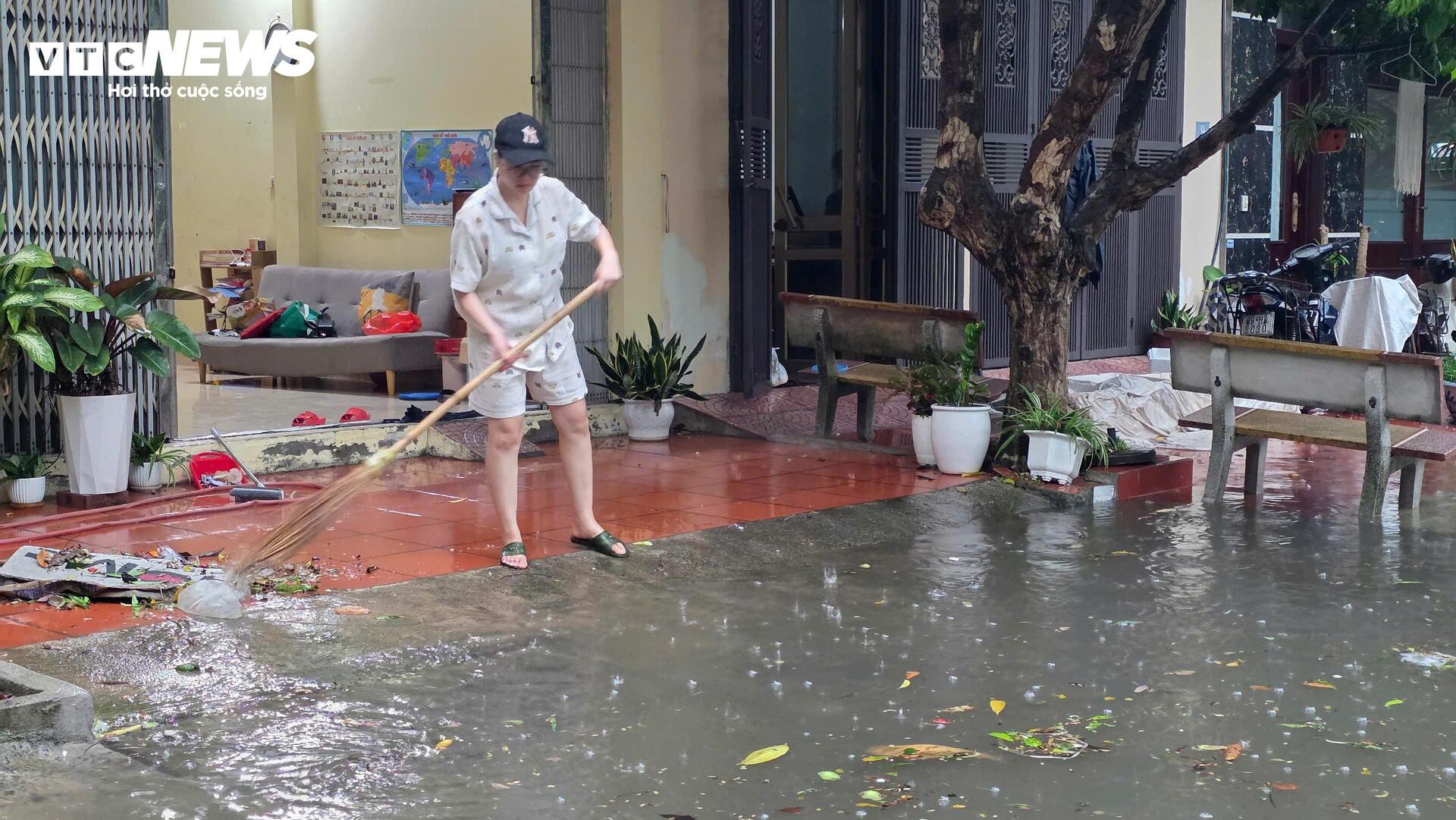 Trung tâm Thành phố Bắc Ninh 'hóa sông' sau cơn mưa như trút - 6