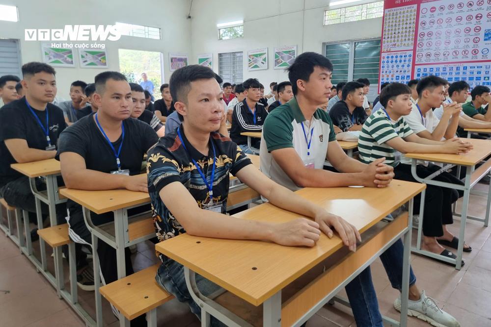 Công an Hà Nội tổ chức kỳ sát hạch lái xe đầu tiên cho gần 100 học viên - 2