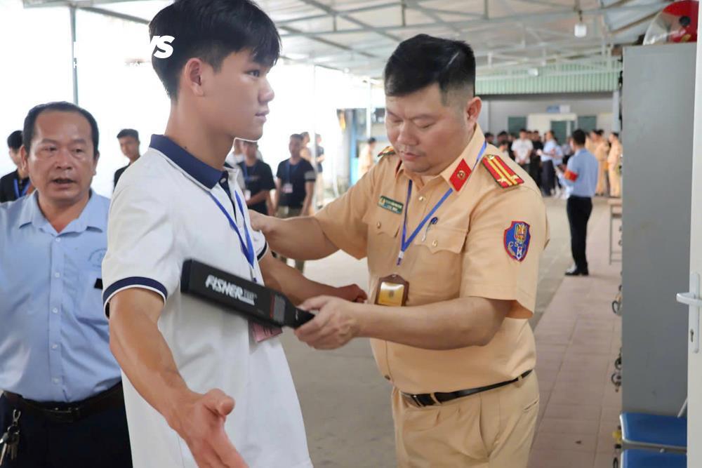 Công an Hà Nội tổ chức kỳ sát hạch lái xe đầu tiên cho gần 100 học viên - 4