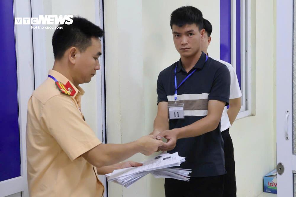 Công an Hà Nội tổ chức kỳ sát hạch lái xe đầu tiên cho gần 100 học viên - 5