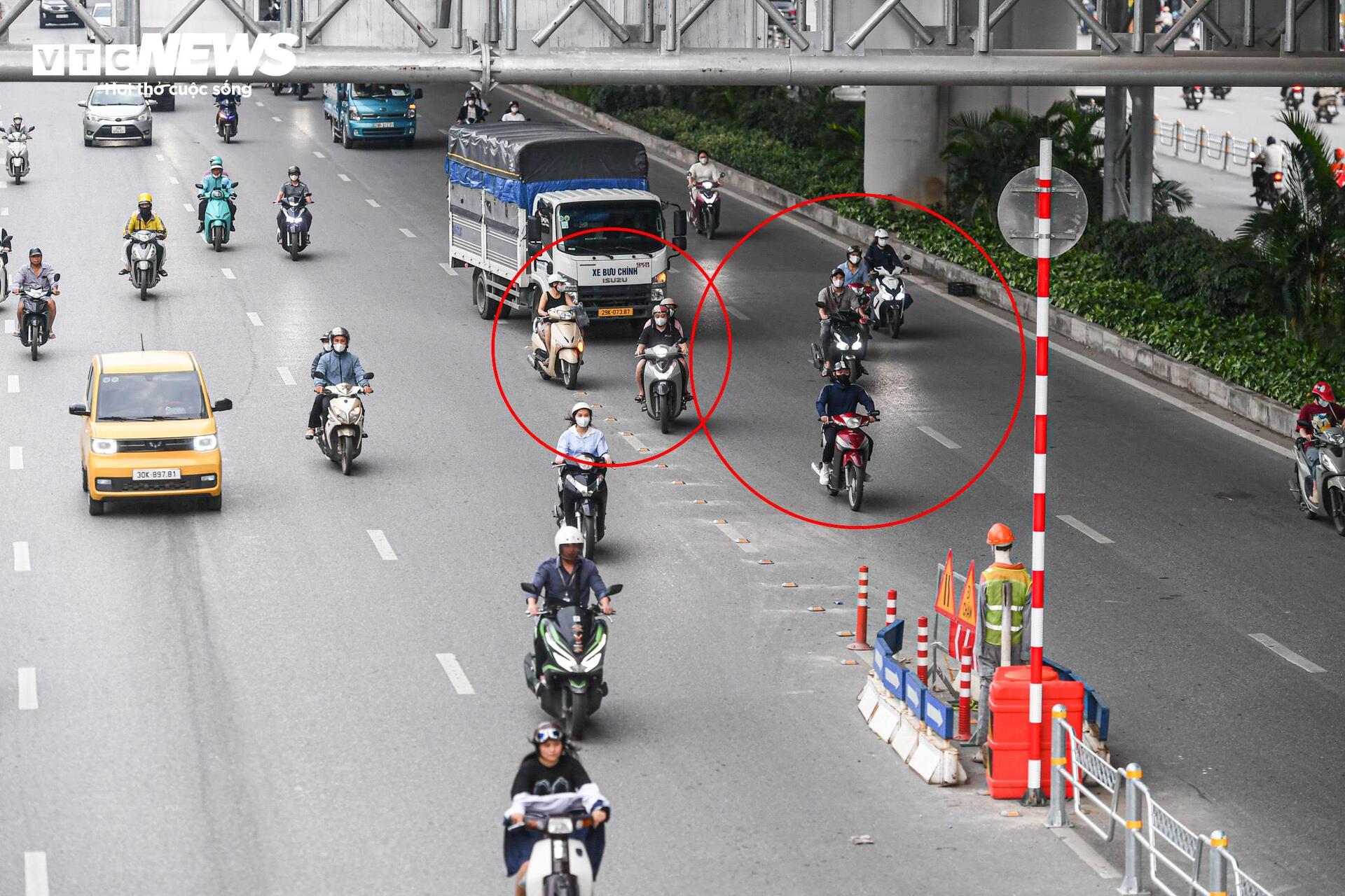 Tài xế lúng túng với hàng rào phân làn trên 2 tuyến đường vành đai Hà Nội - 18