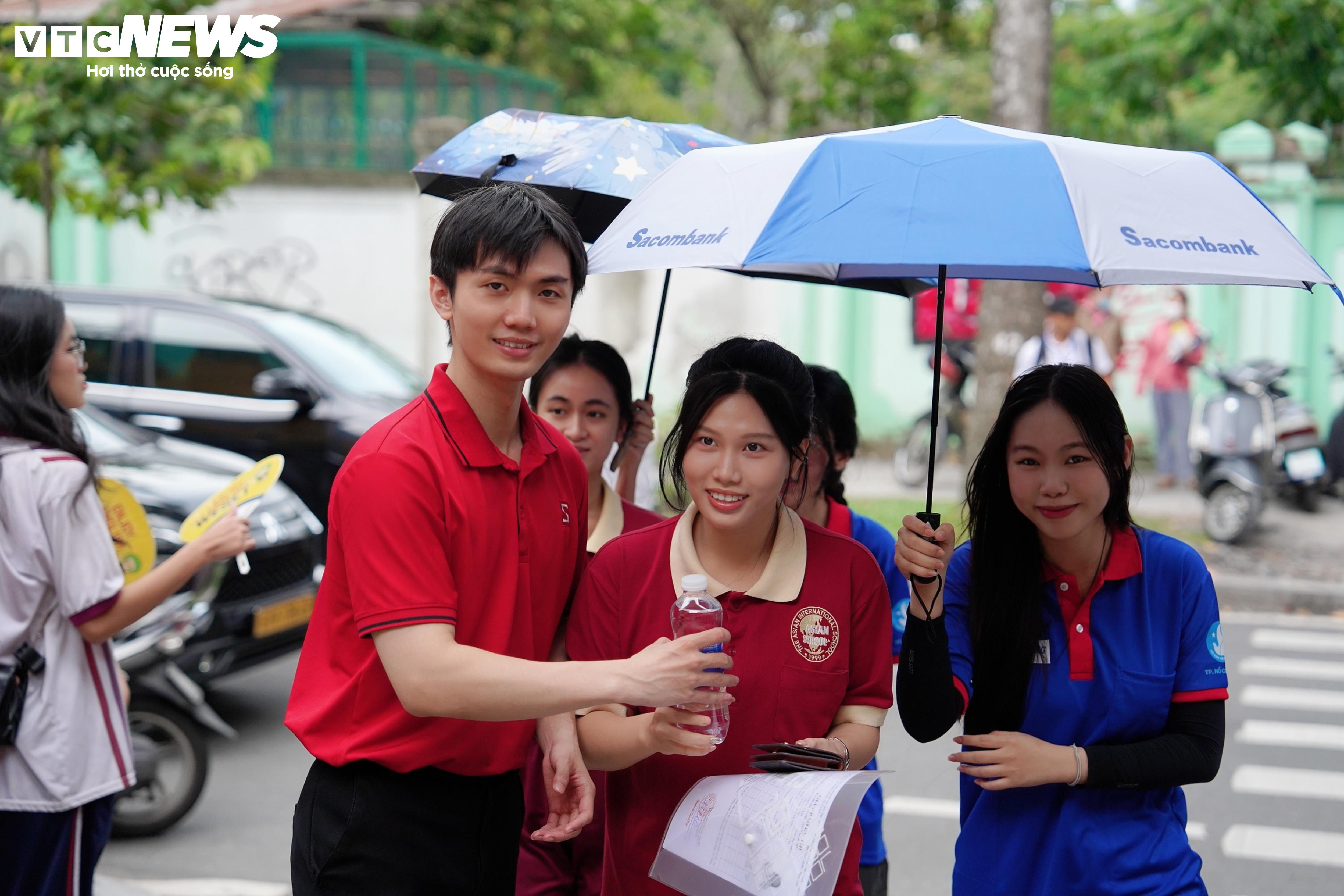 Hơn 1,16 triệu thí sinh bước vào kỳ thi tốt nghiệp THPT lịch sử - 26