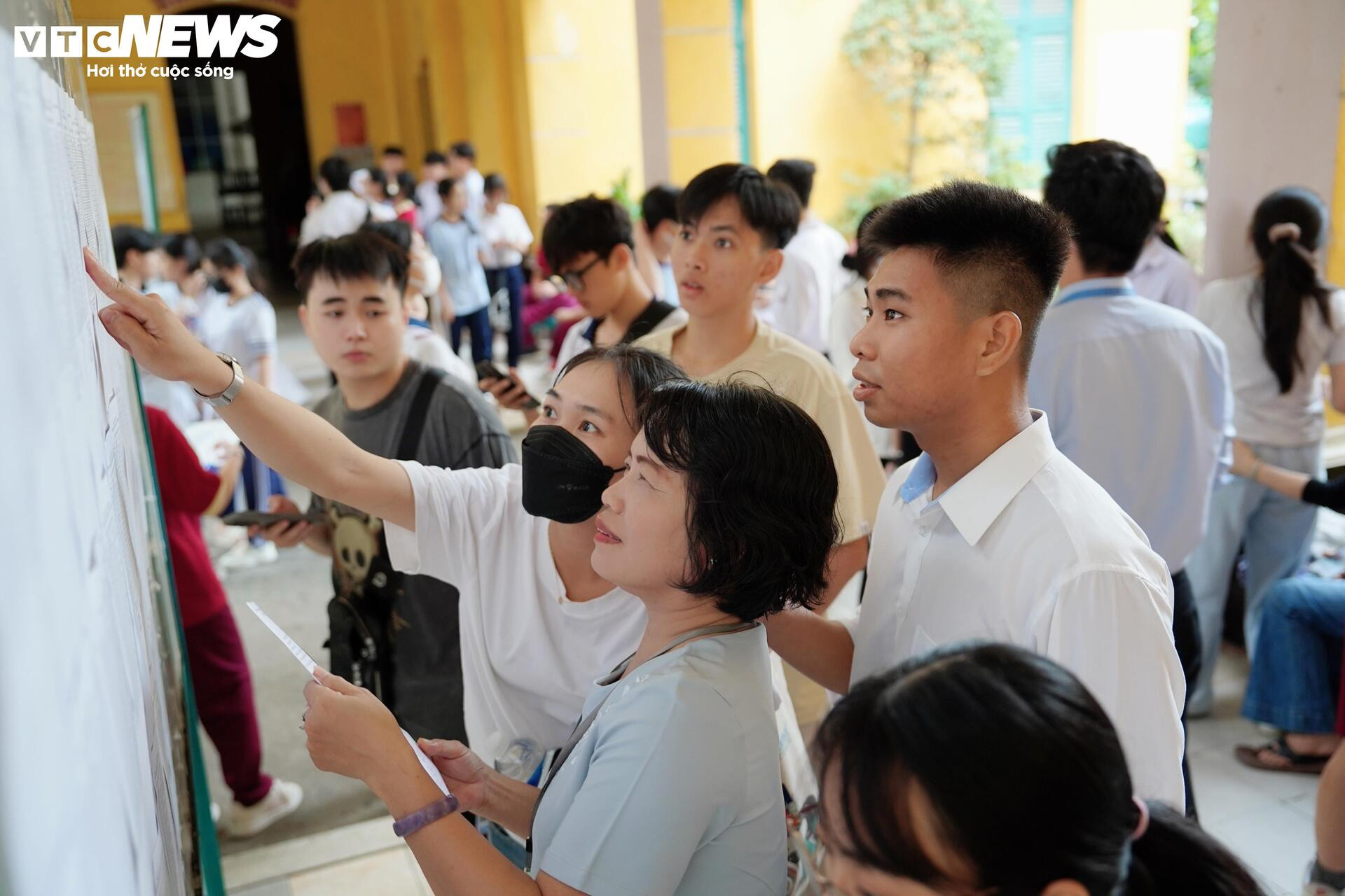 Hơn 1,16 triệu thí sinh bước vào kỳ thi tốt nghiệp THPT lịch sử - 27