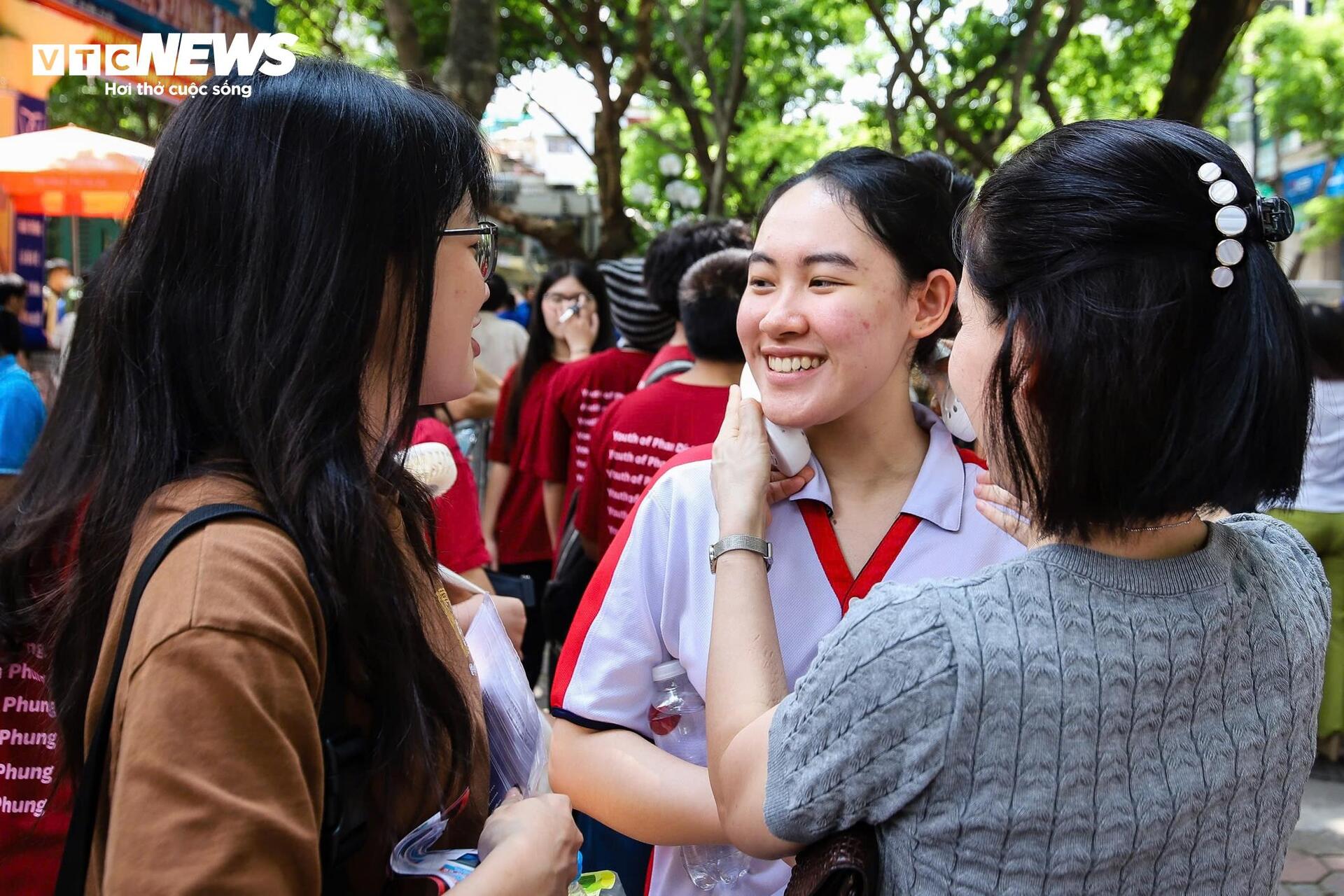 Thí sinh 'vỗ ngực đôm đốp' tự tin đạt 9 điểm môn Văn tốt nghiệp - 2