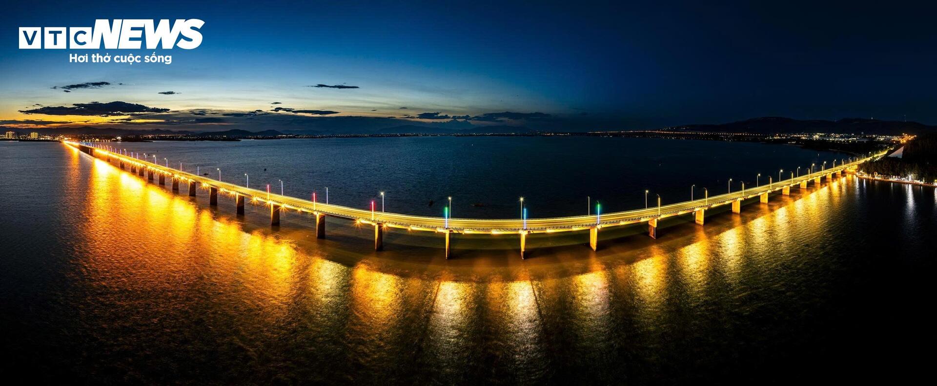 Ngắm phố biển Quy Nhơn của Gia Lai lung linh về đêm - 15