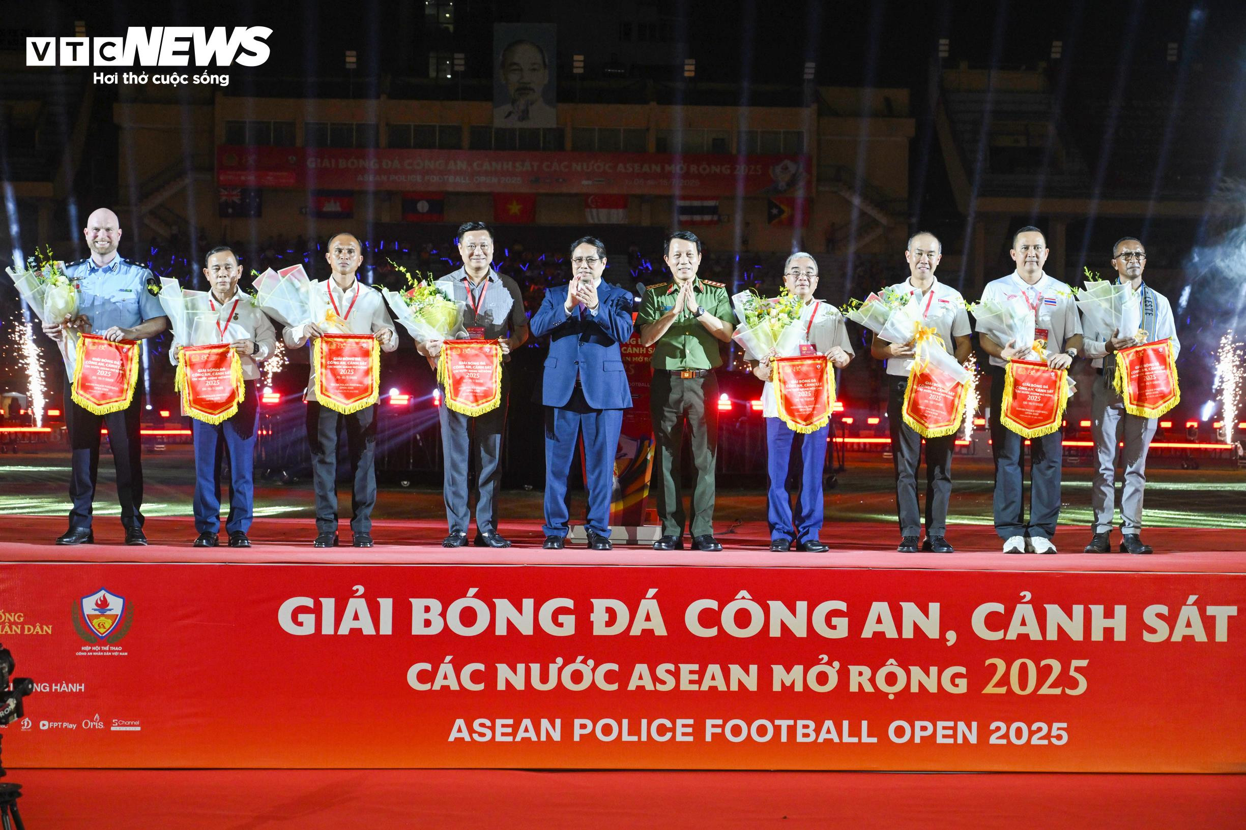 Thủ tướng Phạm Minh Chính dự lễ khai mạc giải bóng đá Công an, Cảnh sát ASEAN - 3