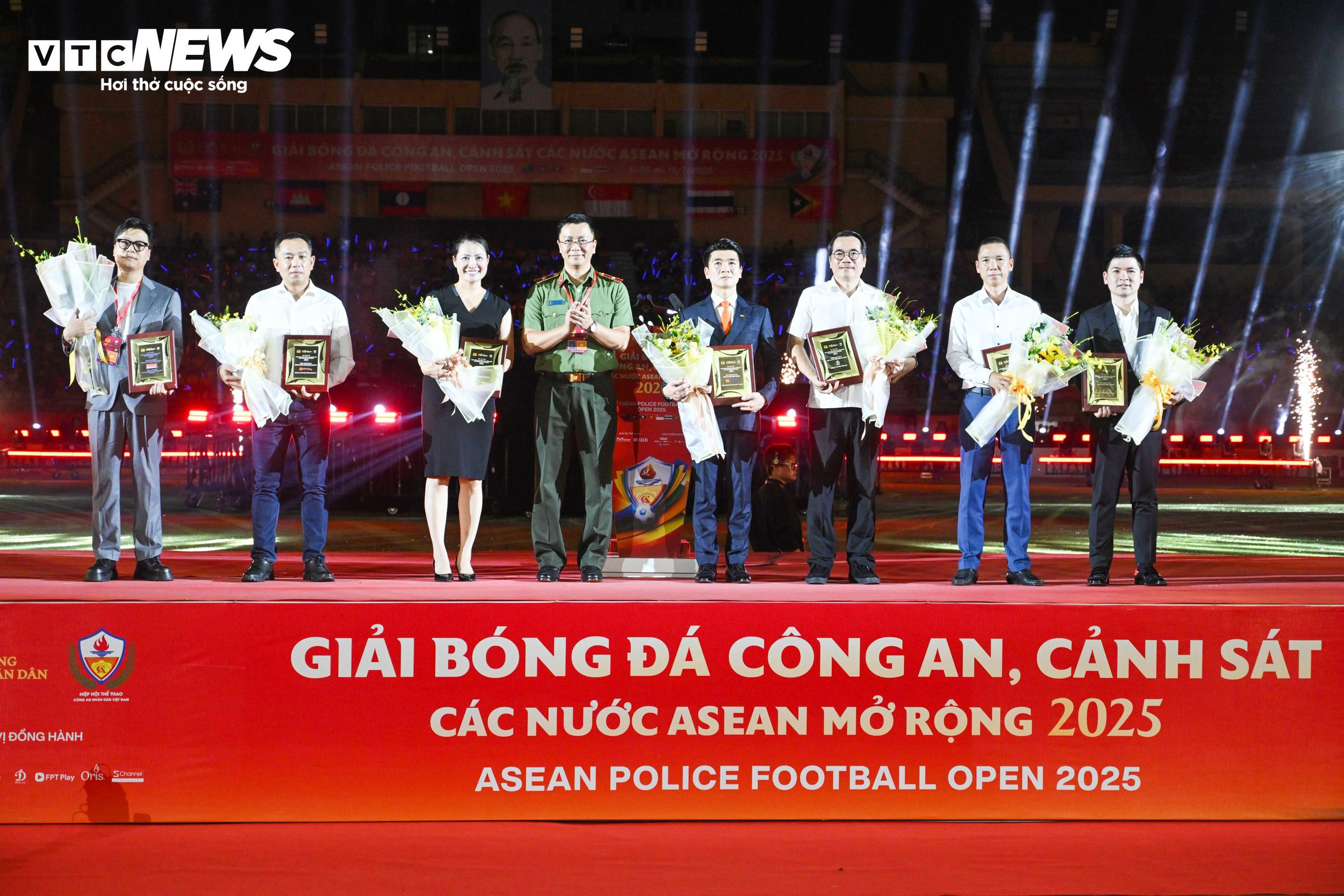 Thủ tướng Phạm Minh Chính dự lễ khai mạc giải bóng đá Công an, Cảnh sát ASEAN - 4