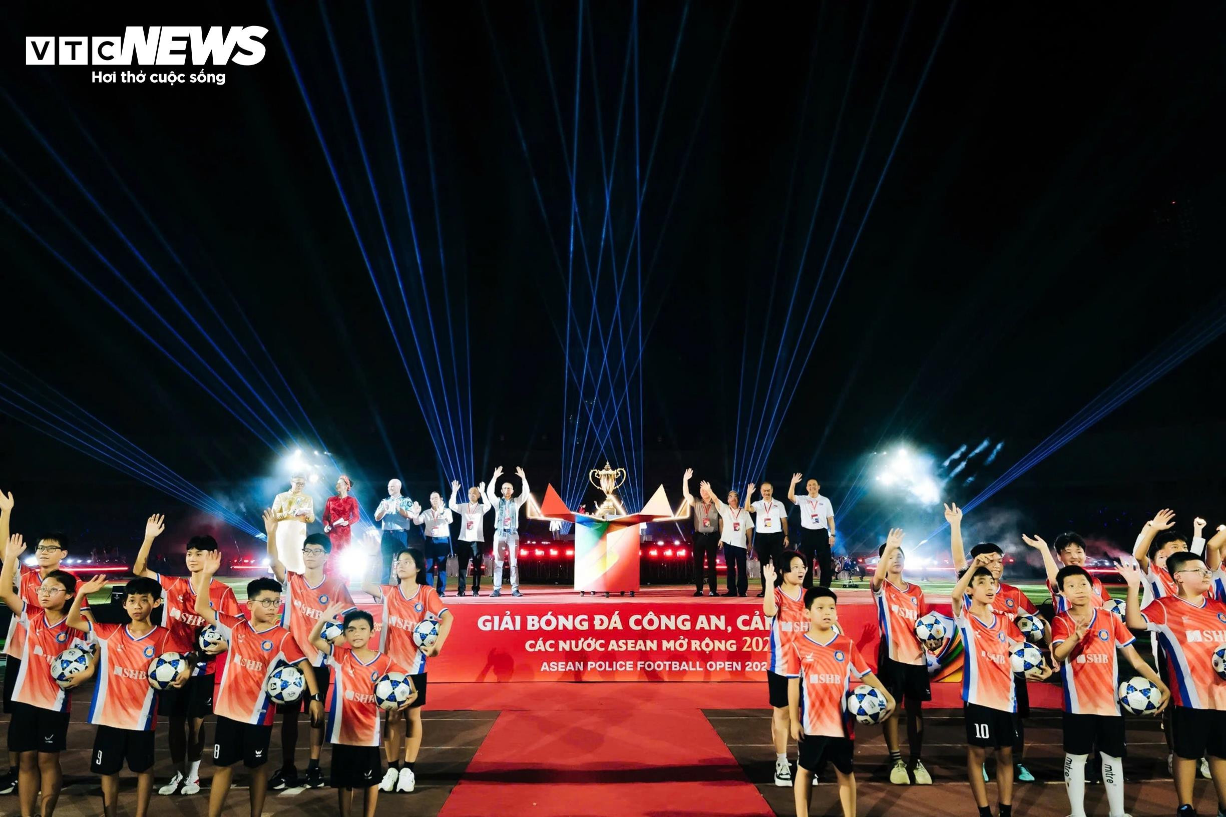 Thủ tướng Phạm Minh Chính dự lễ khai mạc giải bóng đá Công an, Cảnh sát ASEAN - 1