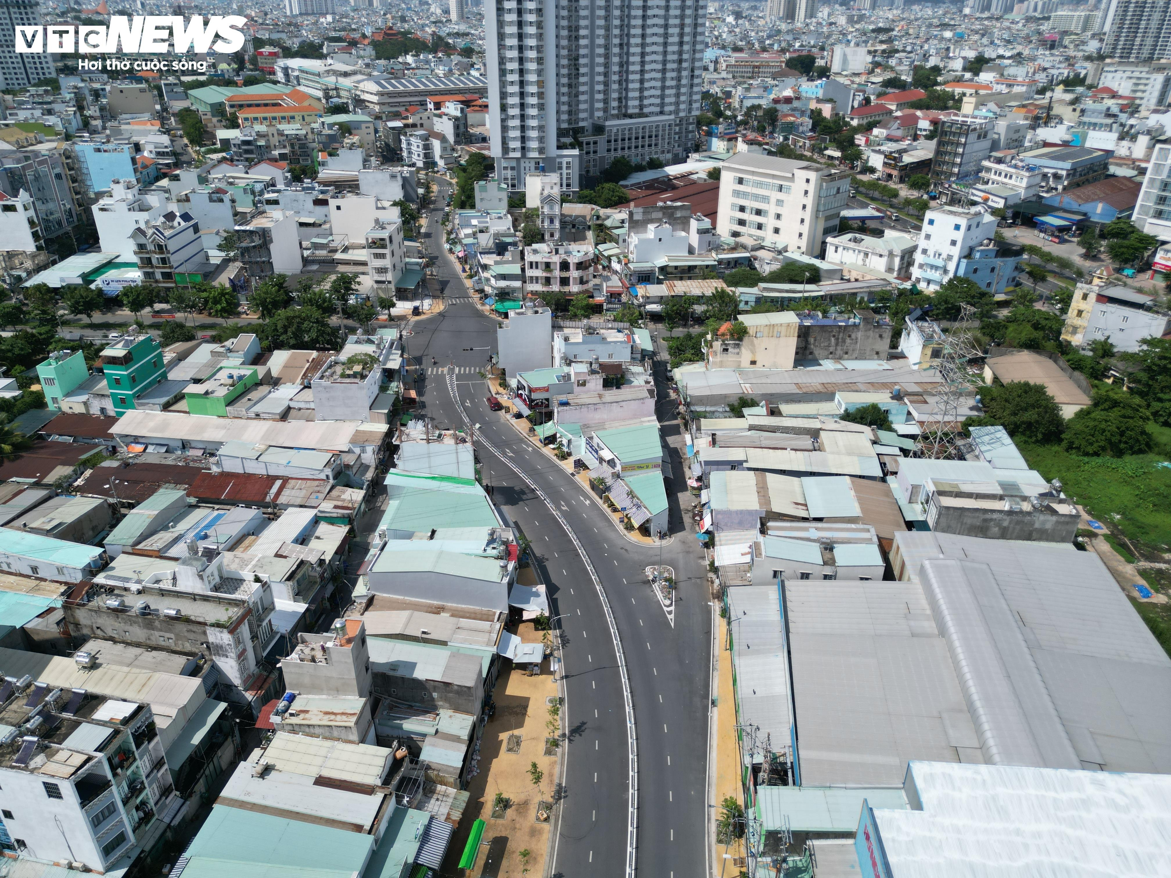 Rạch chống ngập thành đường sau 4 năm cải tạo ở TP.HCM - 1