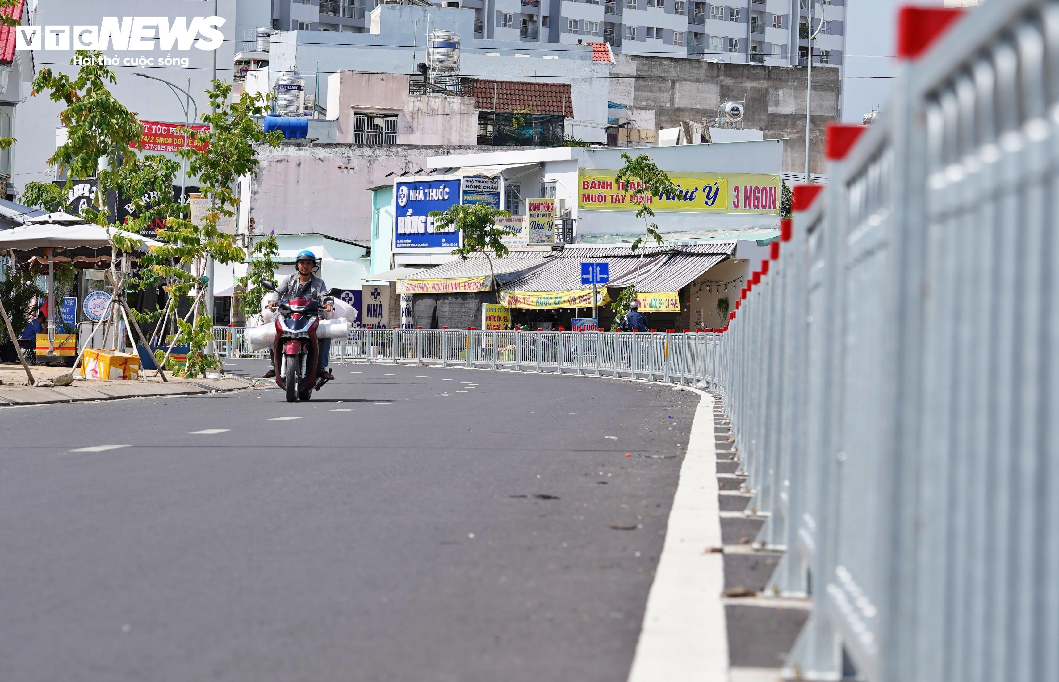 Rạch chống ngập thành đường sau 4 năm cải tạo ở TP.HCM - 14