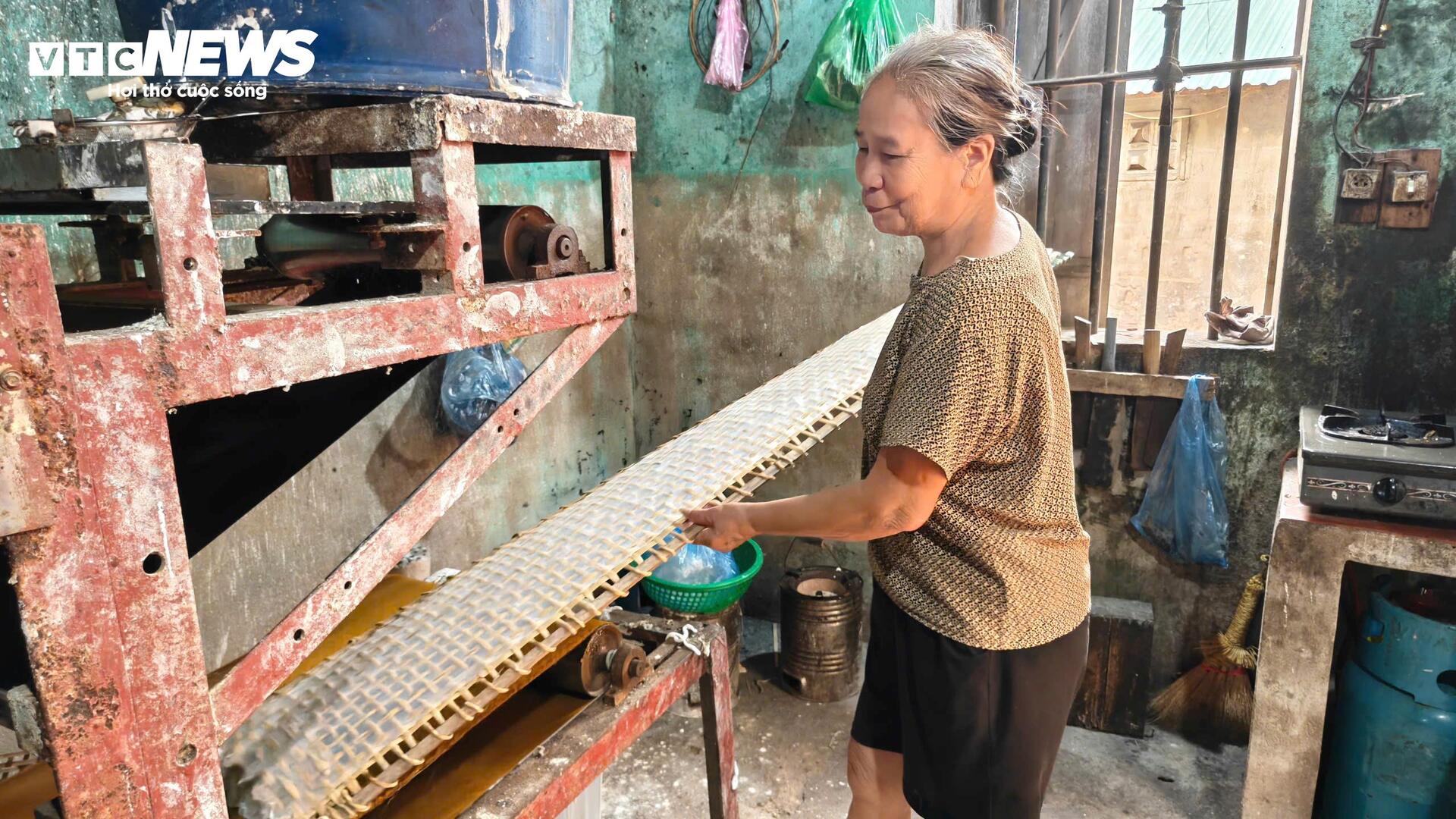 Khám phá nghề truyền thống bánh đa nem Thổ Hà ở Bắc Ninh - 11