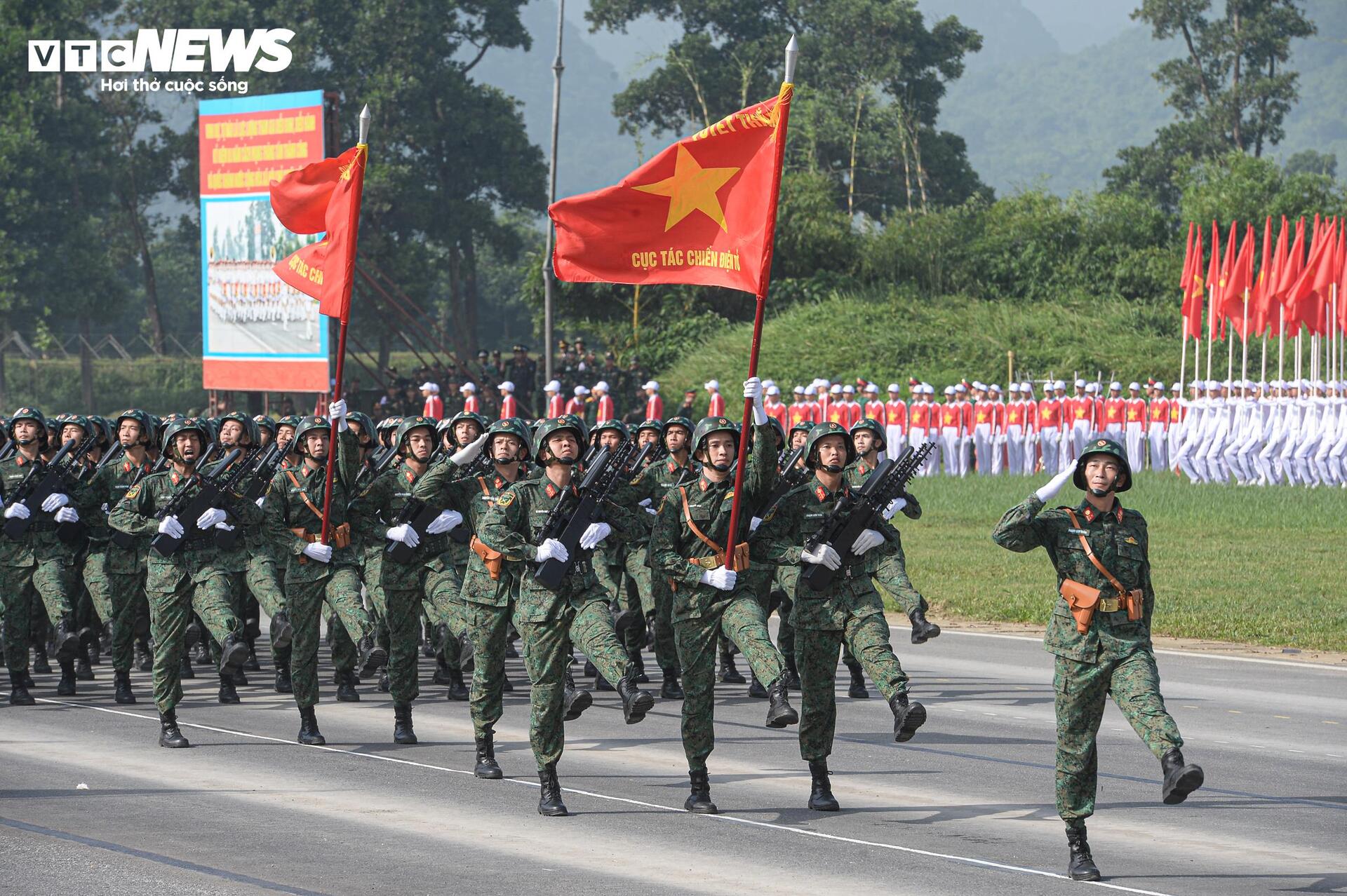 Ấn tượng màn tổng hợp luyện của hơn 15.600 chiến sĩ quân đội, công an - 15
