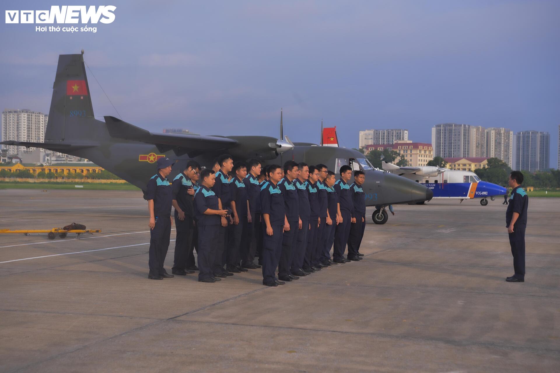 Dàn 'ngựa thồ' lần đầu huấn luyện trên bầu trời Hà Nội chuẩn bị diễu binh 2/9 - 2