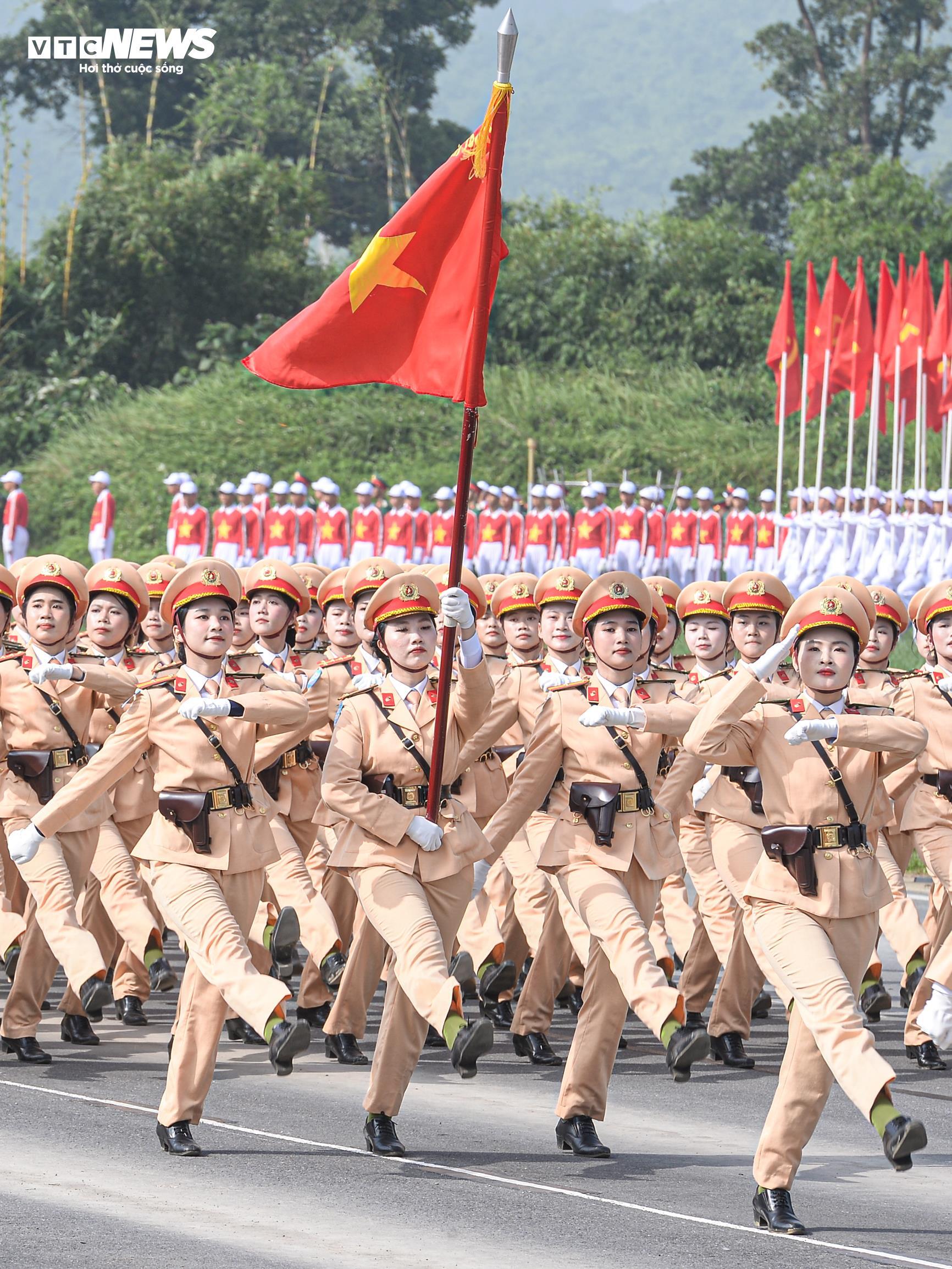 Các nữ chiến sĩ rạng ngời trong buổi tổng hợp luyện diễu binh 2/9 - 16