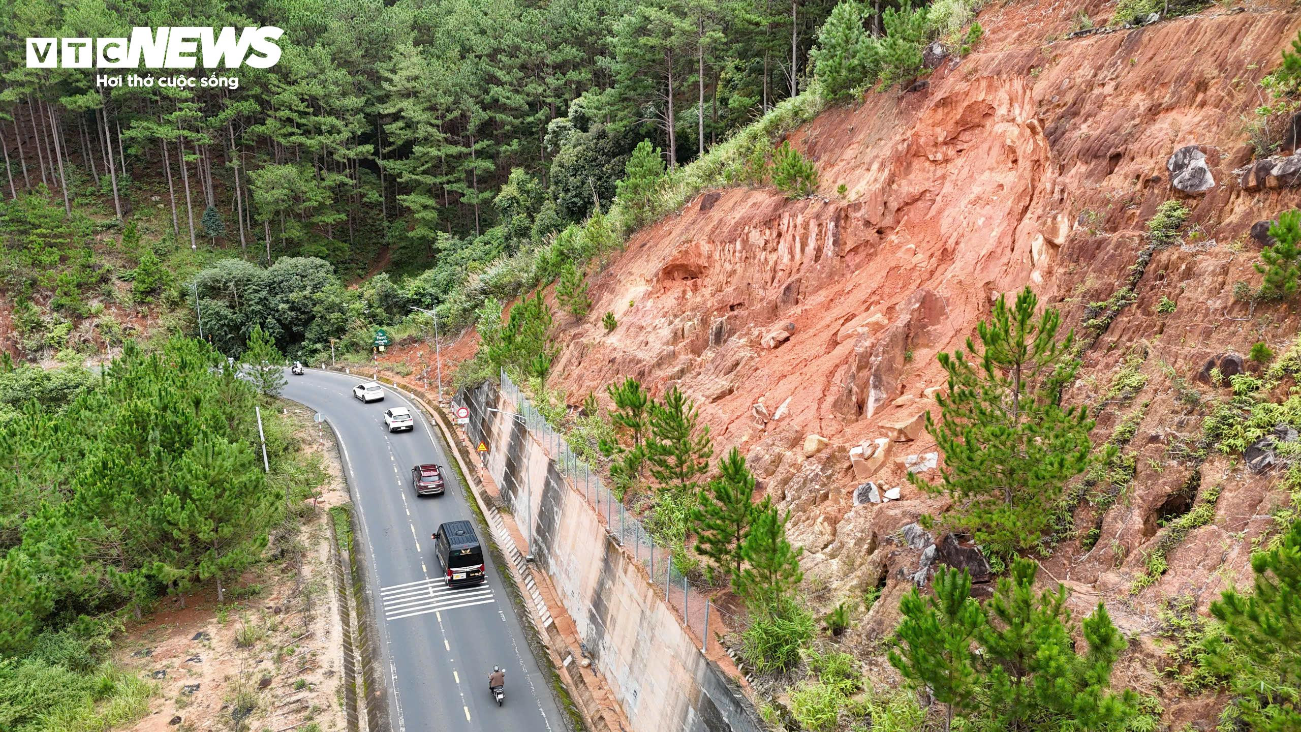 Rùng mình đi dưới những quả đồi chực chờ sạt lở ở Đà Lạt - 8