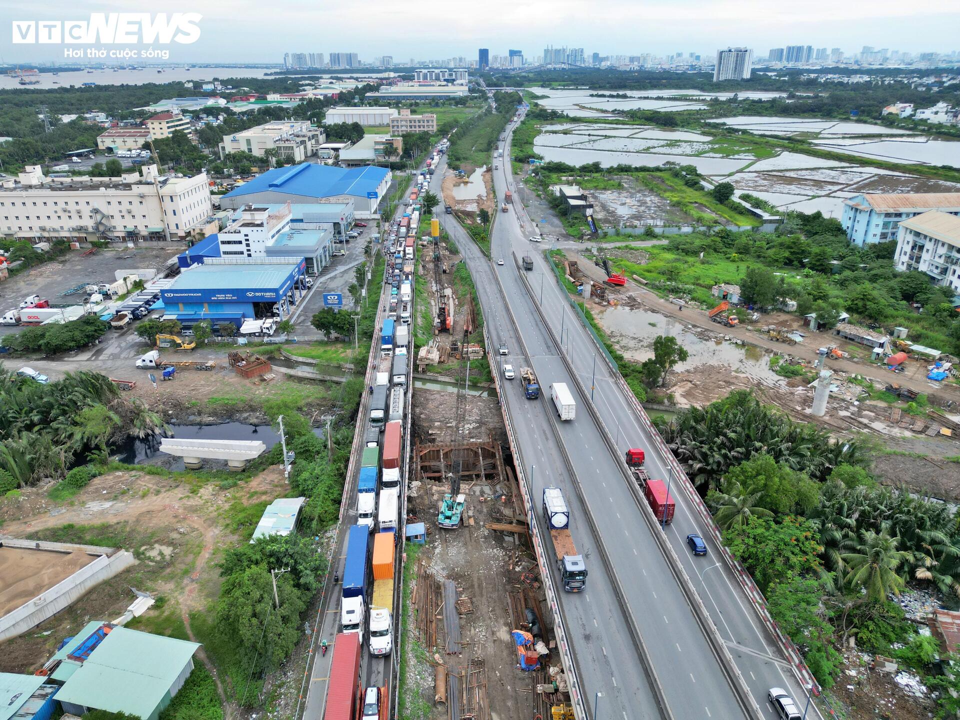 Sửa cao tốc Long Thành, nhiều tuyến đường ở TP.HCM, Đồng Nai kẹt xe kéo dài - 5