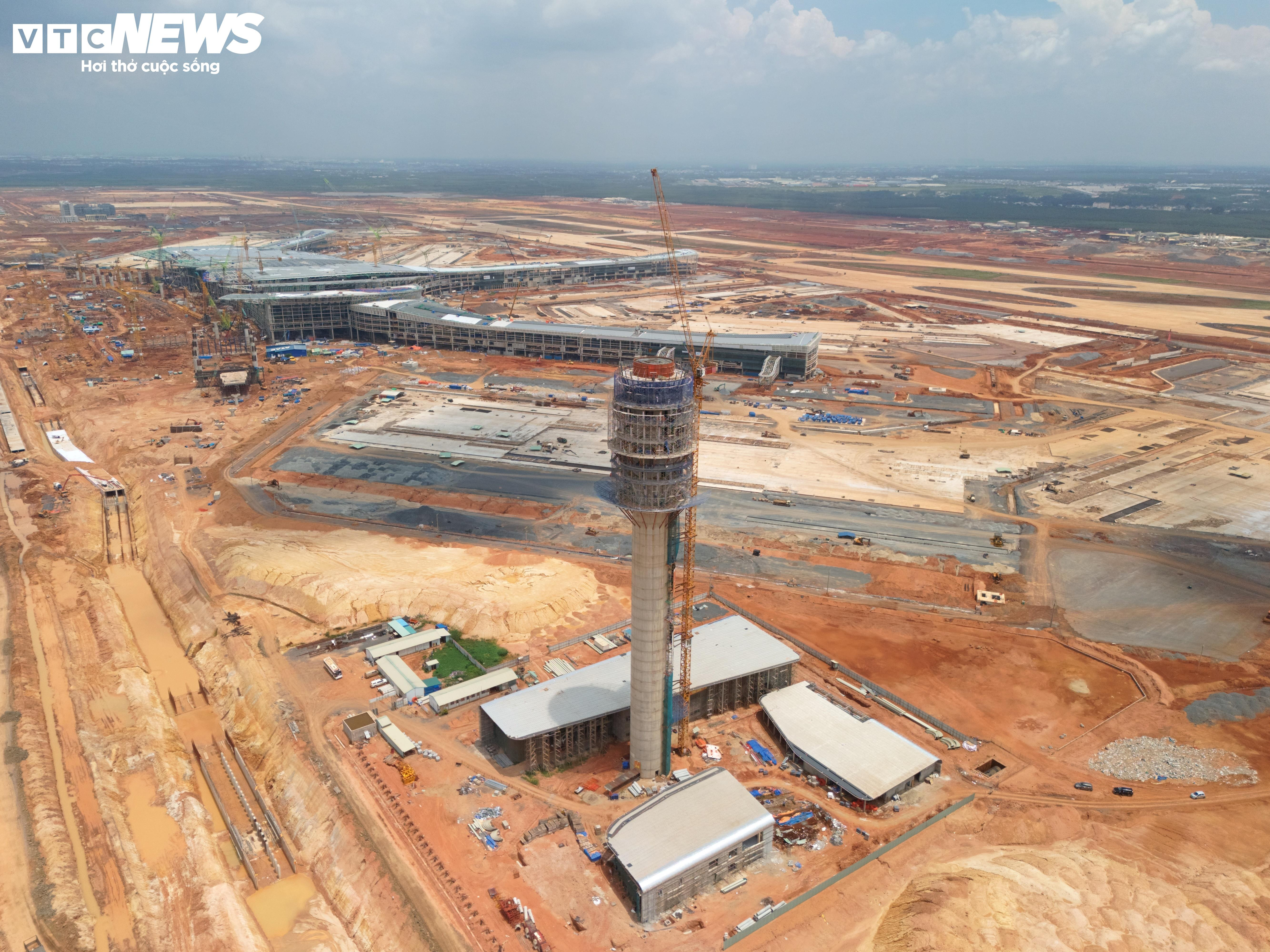 Cận cảnh tháp không lưu cao nhất Việt Nam vừa hoàn tất đổ mái - 1