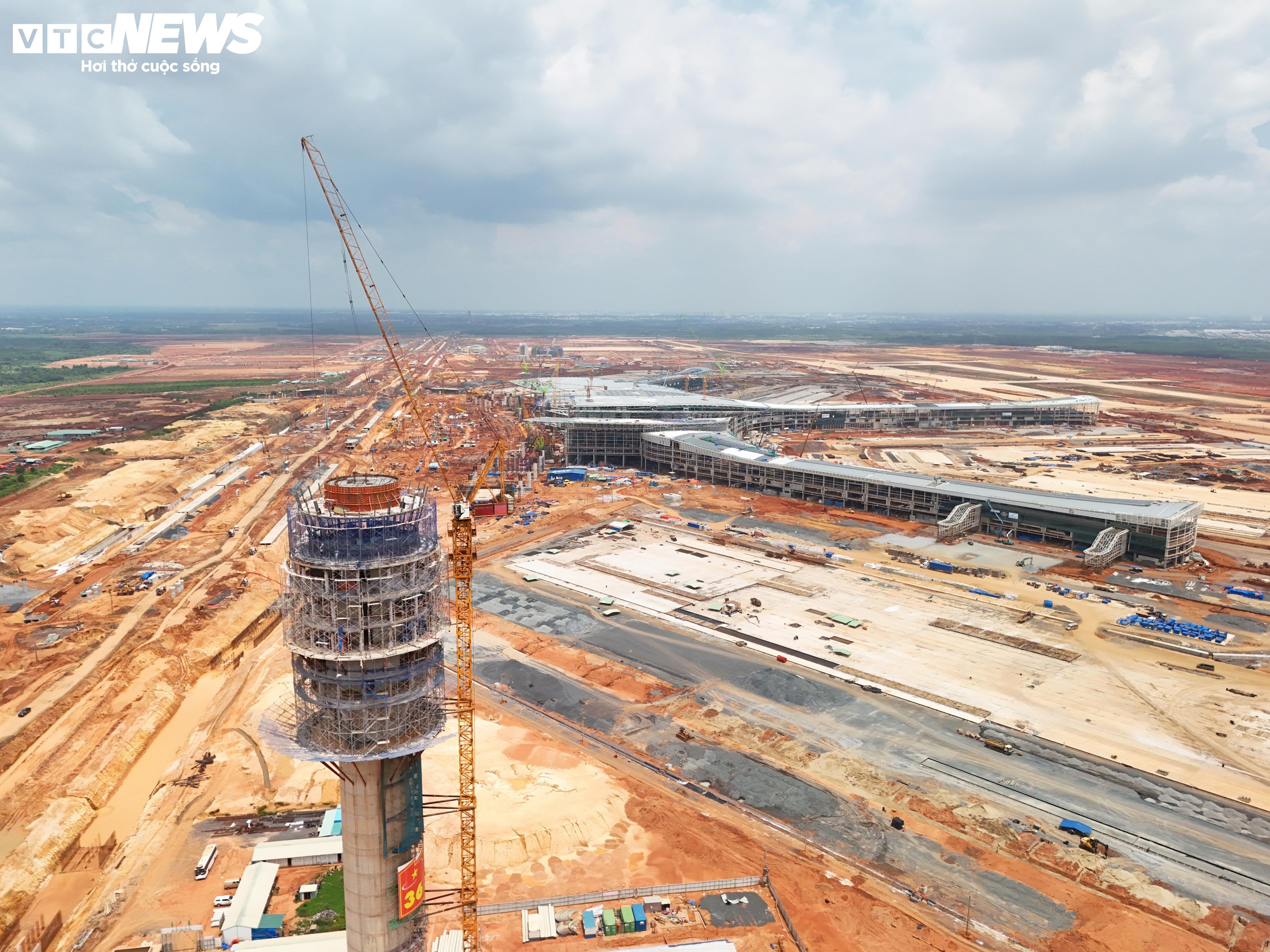 Cận cảnh tháp không lưu cao nhất Việt Nam vừa hoàn tất đổ mái - 2